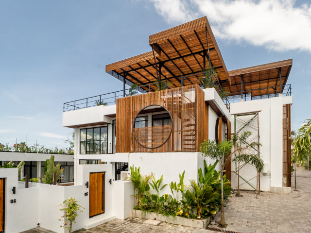 Modern 2 Bedroom Tropical Paradise Oceachfront Villa for Sale in Canggu-Pererenan, Bali