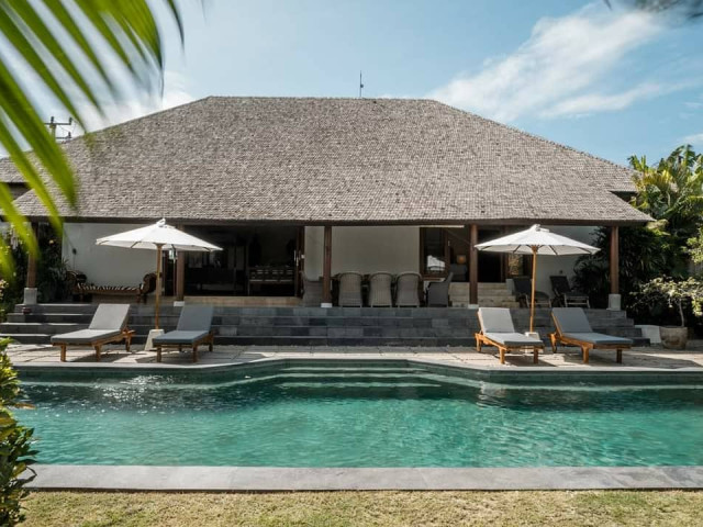 Sophisticated 3 Bedroom Traditional Colonial Villa for Sale in Cemagi, Bali