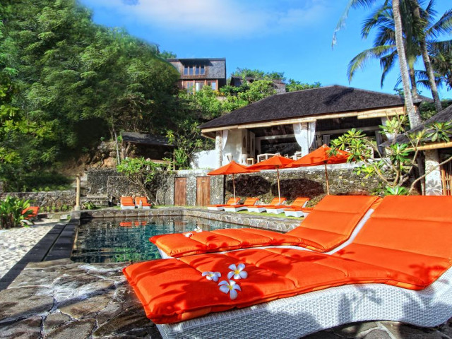 Impressive 4* Star 7 Villa Sustainable Beachfront Eco Resort on Nusa Ceningan, Indonesia
