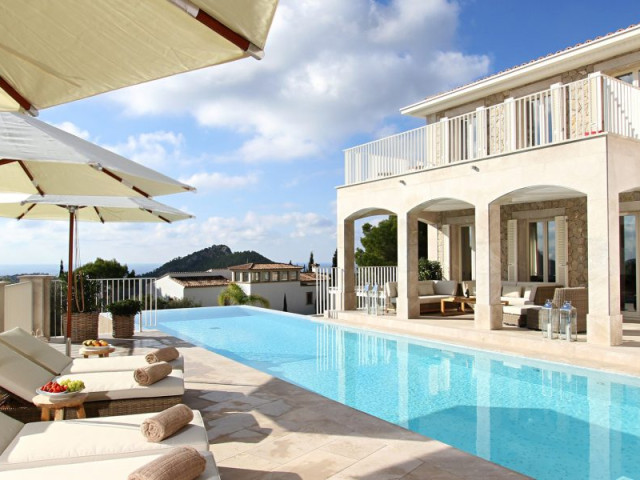 Luxury 6 Bedroom Mansion with Rental License in the Centre of Port Andratx