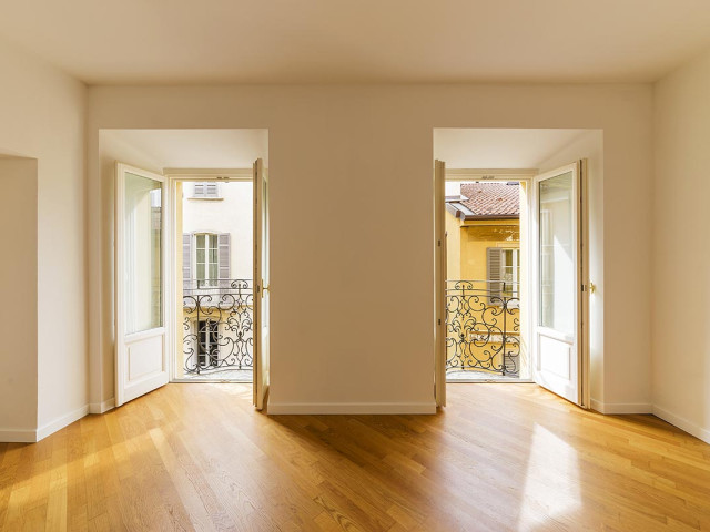 Beautifully Restored 2 Bedroom Apartment in the Centre of Como (Apartment 2Y)