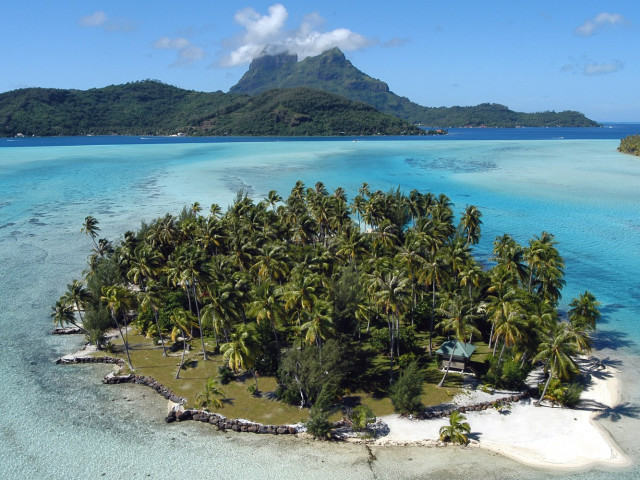 Продается частный остров мечты с резиденцией и невероятным видом на Бора-Бора