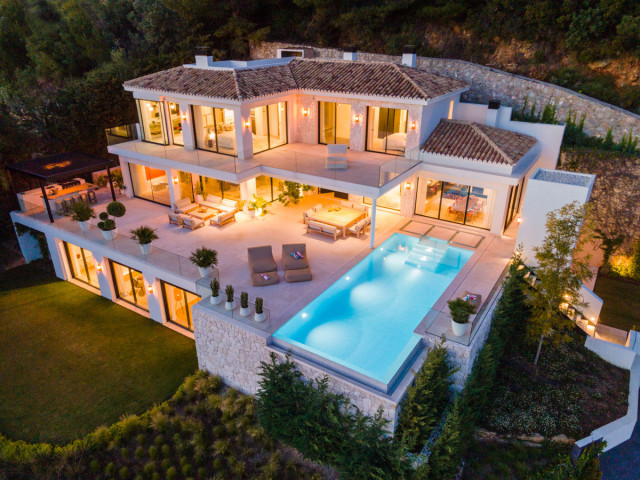Stylish 7 Bedroom Luxury Designer Villa with Incredible Infinity Pool & Entertainment Areas for Sale in  Cascada de Camojan, Spain