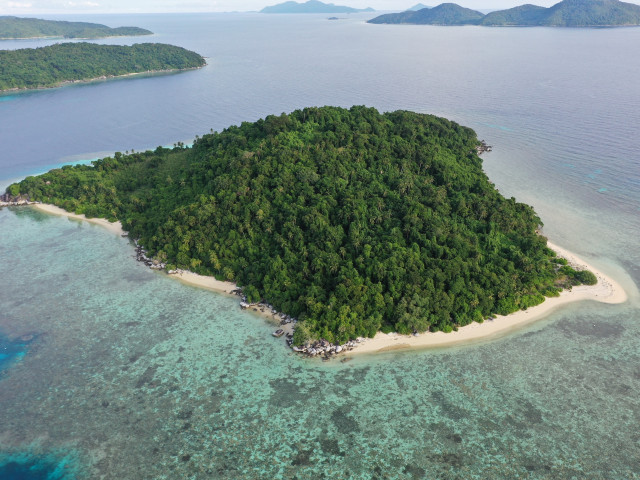 Pristine 27 Hectare Virgin Island for Commercial Development in the Riau Islands, Indonesia