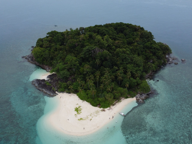 Exquisite 3.5 Hectare Virgin Island for Commercial Development in the Riau Islands, Indonesia