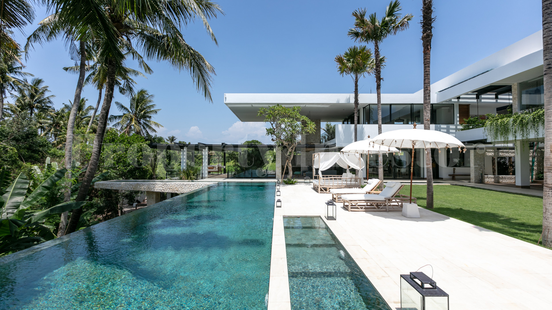 Захватывающая ультра-современная роскошная вилла на 7 спален с невероятным инфинити бассейном и зонами отдыха в Переренан-Чангу, Бали