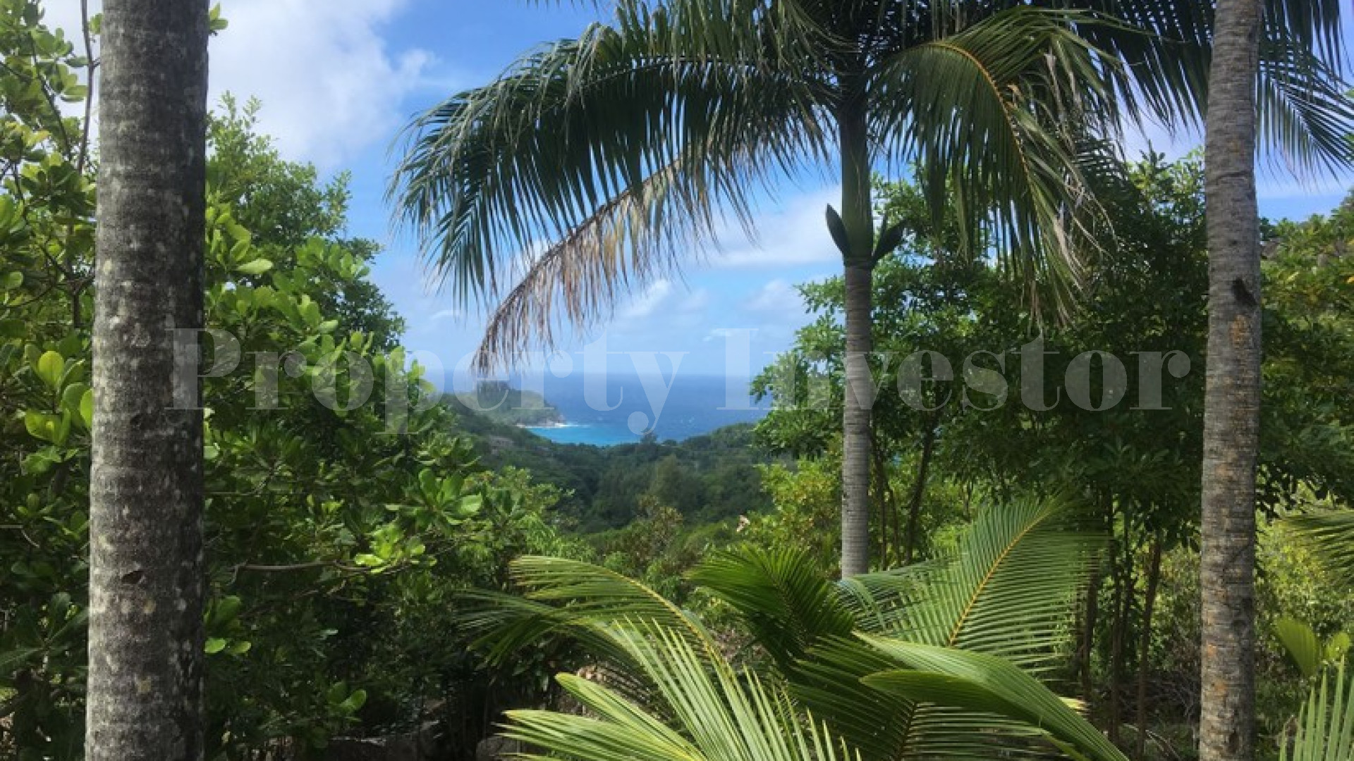 Участок земли 36,8 соток с потрясающим видом на море на о.Ла-Диг, Сейшелы