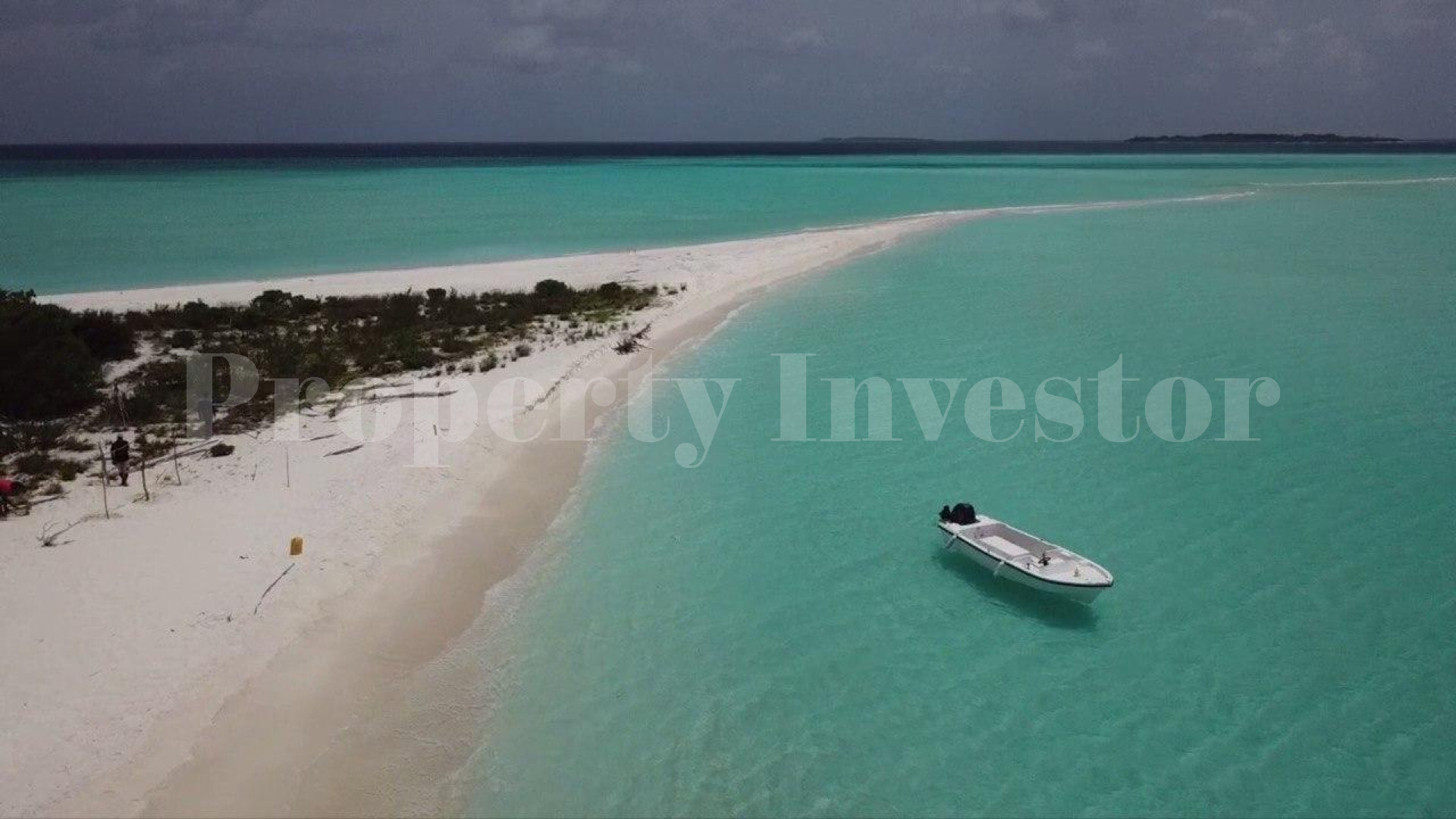 Живописный дикий остров 7,4 га на Мальдивах под строительство отеля