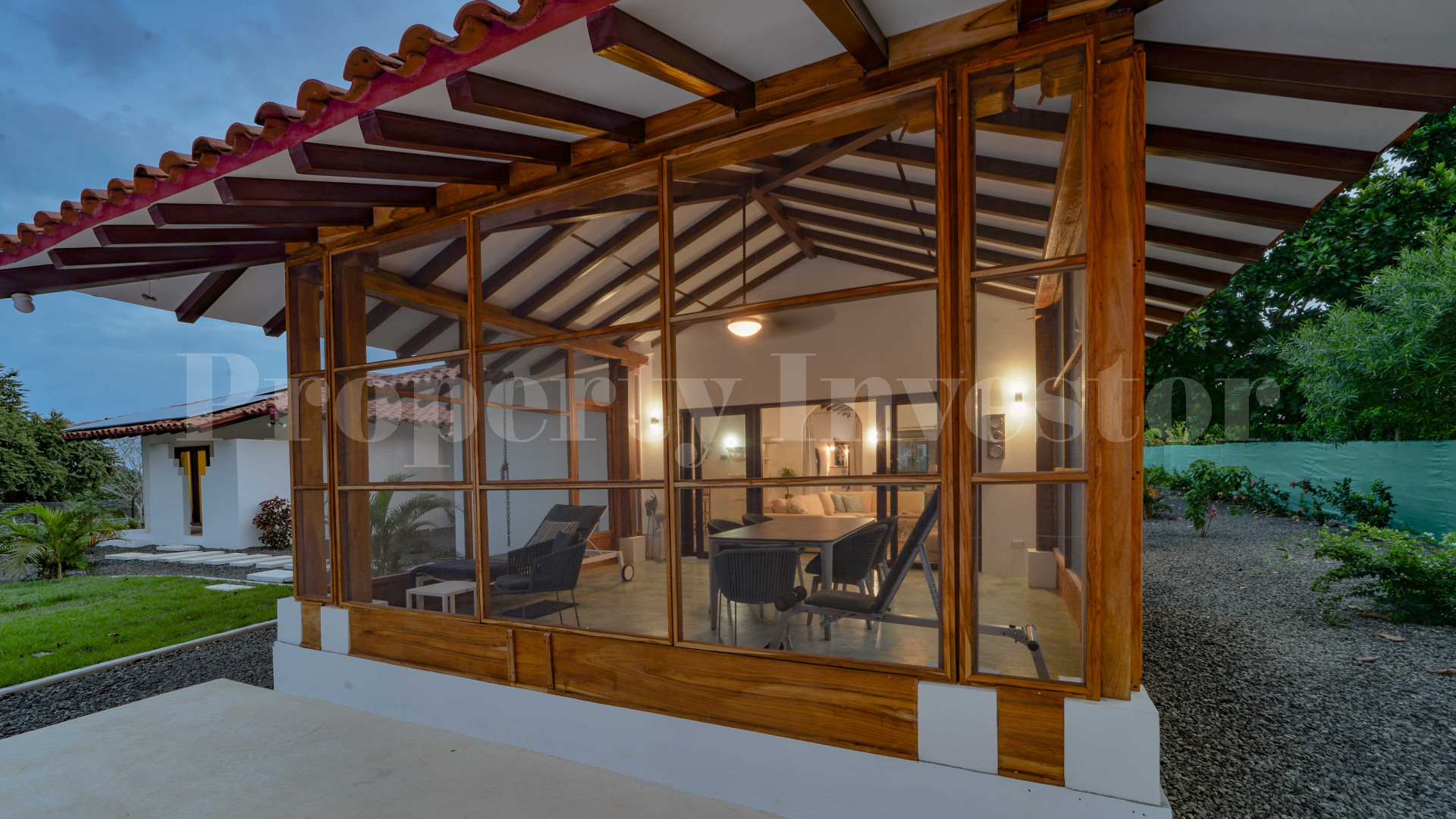 Продаётся фантастическая частная резиденция на 3 спальни с красивым ухоженным садом в Педаси, Панама