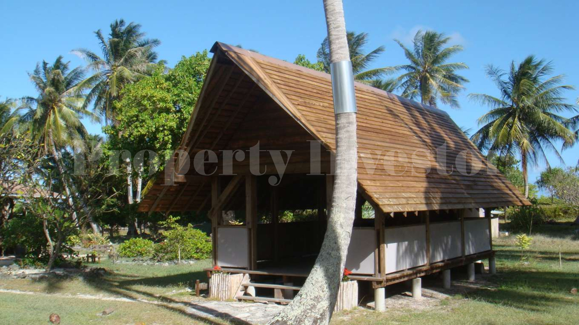 3.36 Hectare Private Boutique Island Retreat with 5 Bungalows in French Polynesia