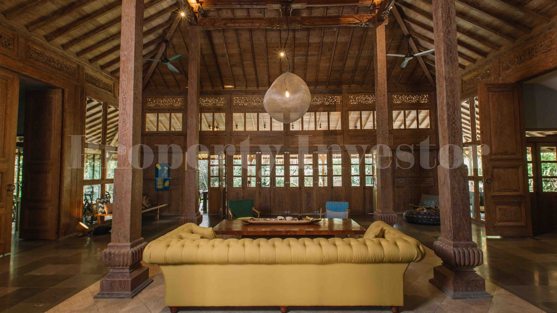 Изысканная роскошная вилла-джогло на 3 спальни в традиционном яванском стиле  в Переренан, Бали