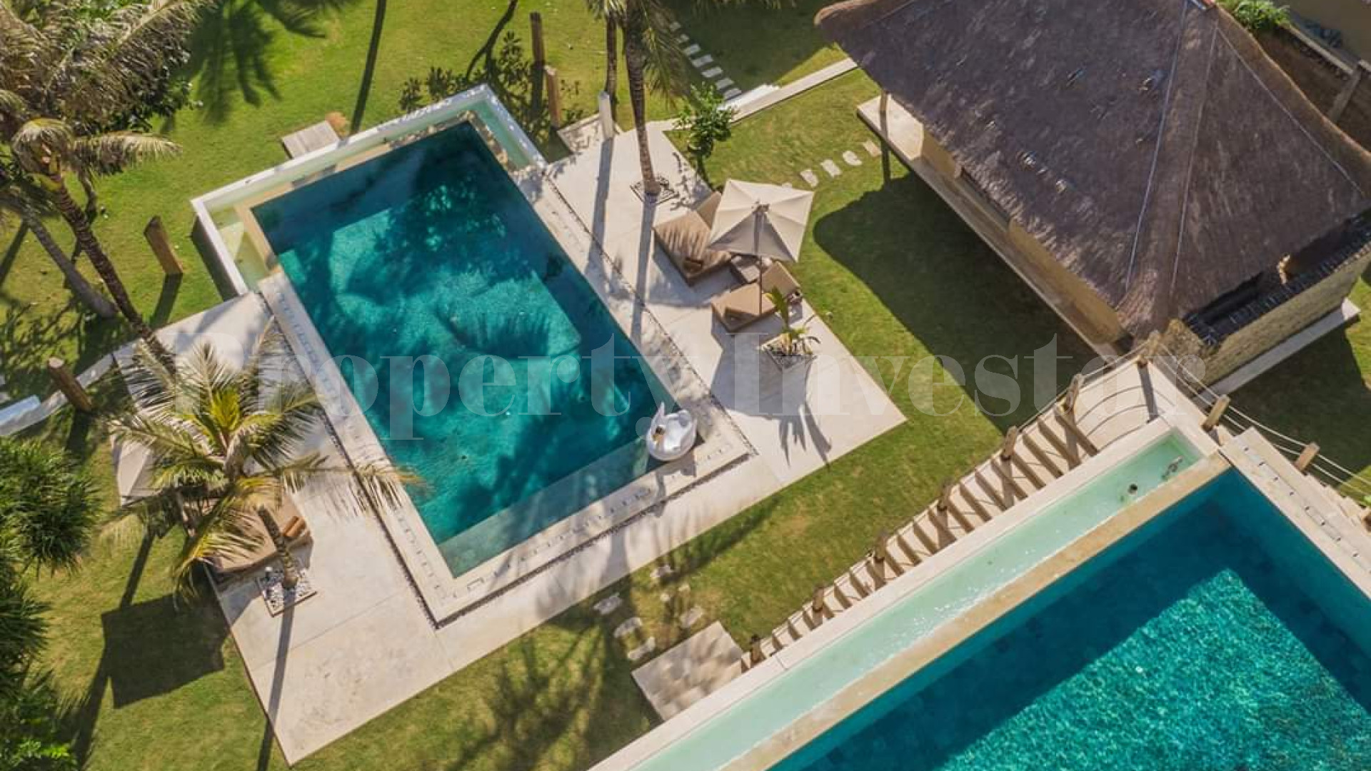 Шикарная коммерческая недвижимость на пляже из 4 роскошных резиденций на 17 спален с пышными садами и бассейнами в Табанане, Бали