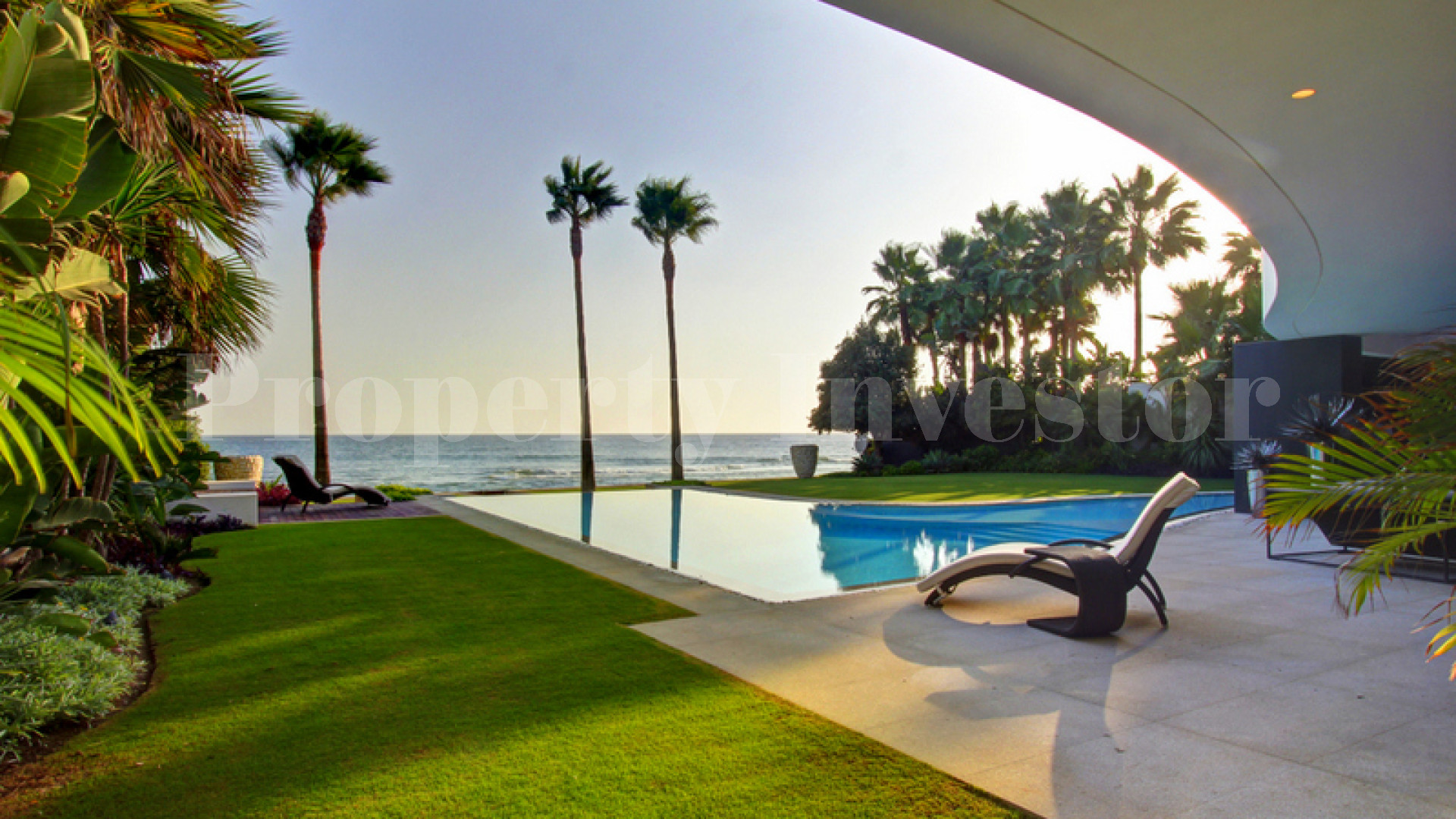 Modern 6 Bedroom Beachfront Villa in Marbella