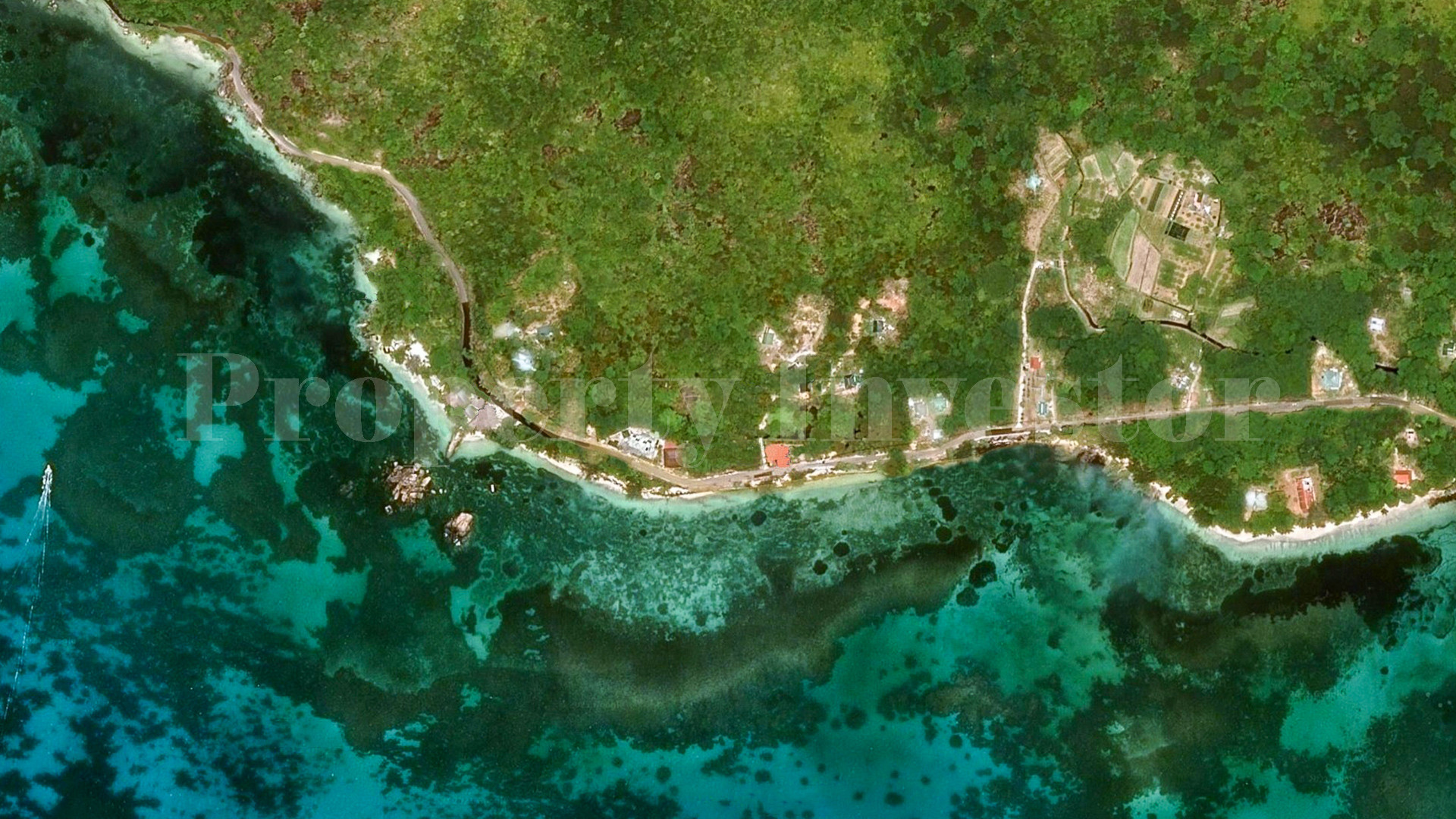 Красивый участок земли 1,5 гектара у пляжа с отличным потенциалом для строительства жилой резиденции или под коммерческий проект на о.Праслин, Сейшелы