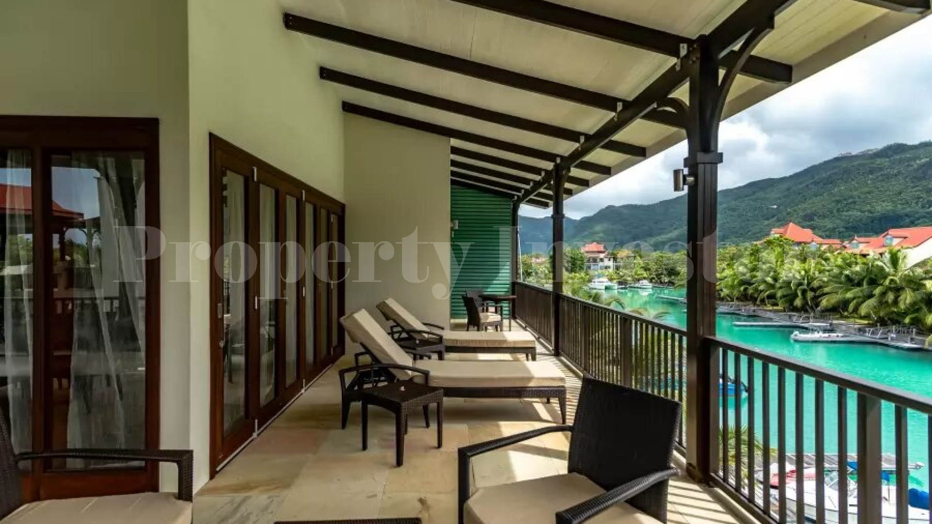 Красивые роскошные апартаменты на 3 спальни с балконами на острове Иден, Сейшелы