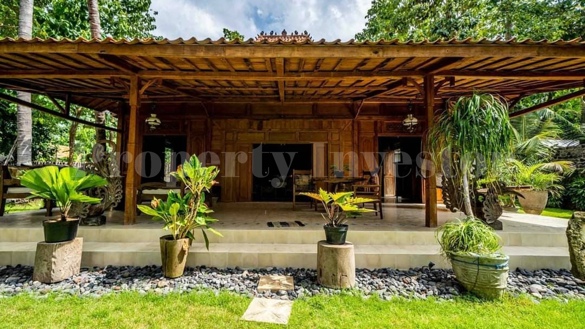 Breathtaking 7 Bedroom Absolute Beachfront Retreat for Sale in Tianyar, North Bali