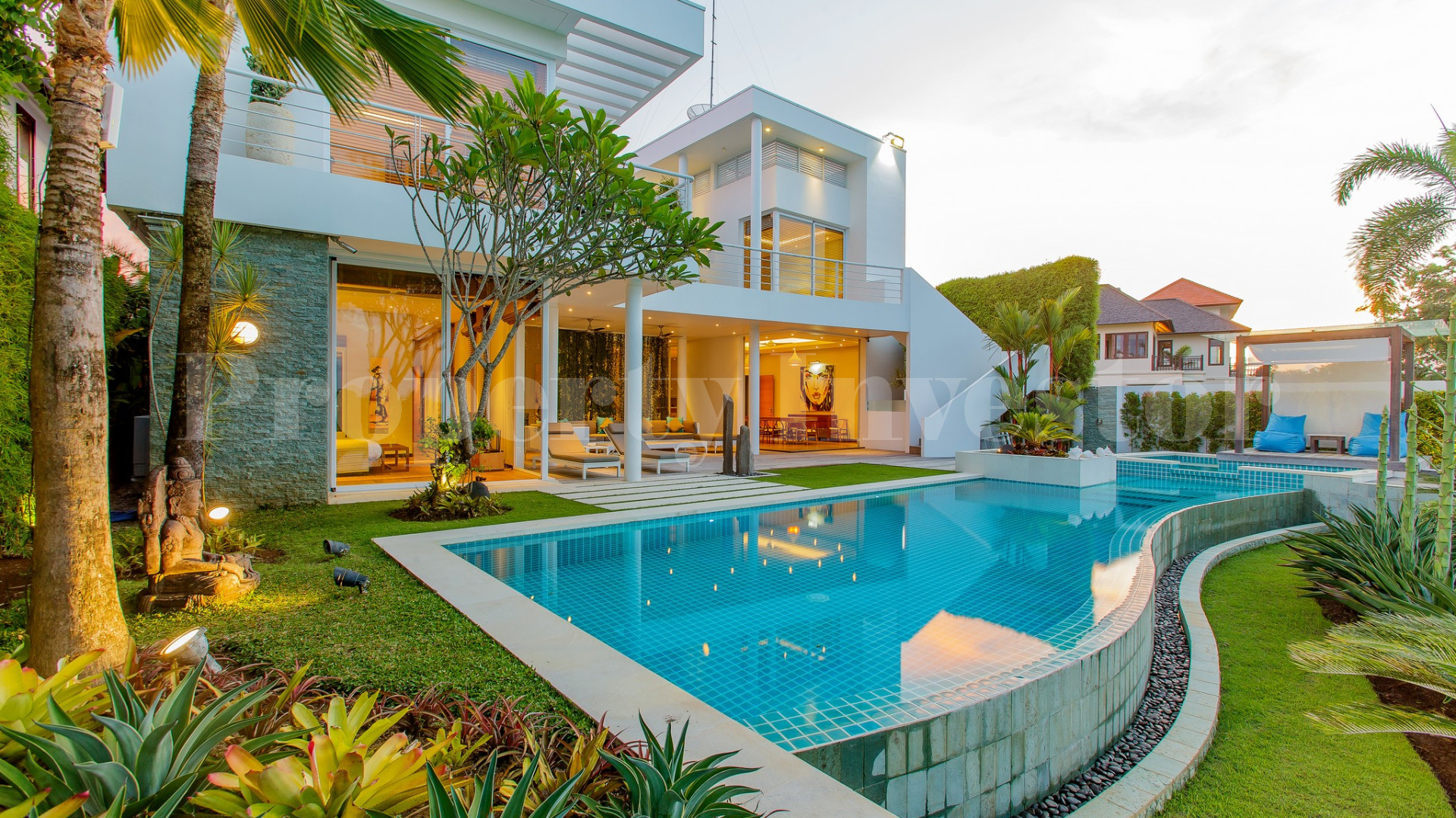 Magnificent 4 Bedroom Luxury Oceanview Villa in Private Gated Golf Community Near Dreamland Beach, Uluwatu, Bali