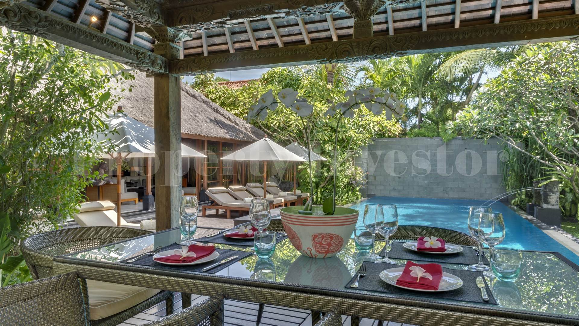 Современная шикарная вилла на 3 спальни в традиционном стиле в лучшем районе Семиньяка, Бали