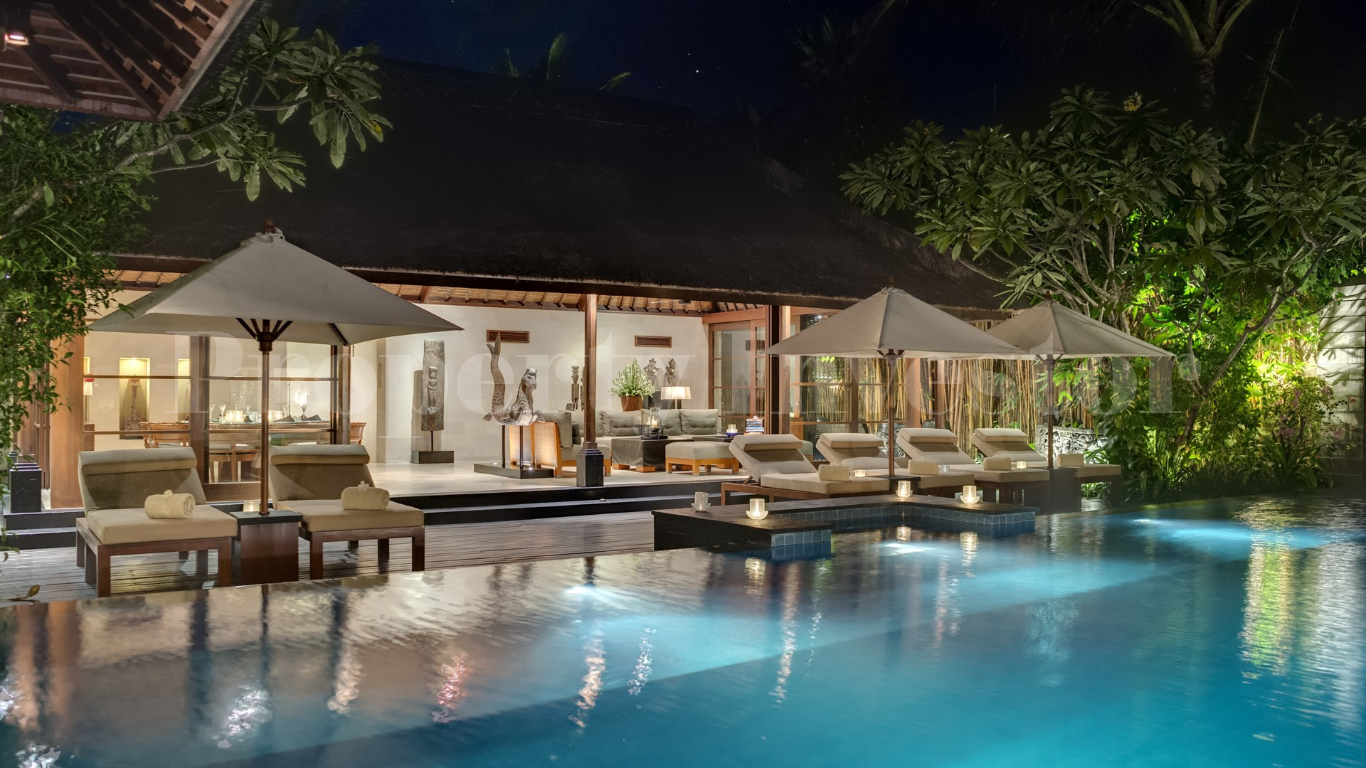 Chic 3 Bedroom Modern Balinese Villa in Prime Location for Sale in Seminyak, Bali