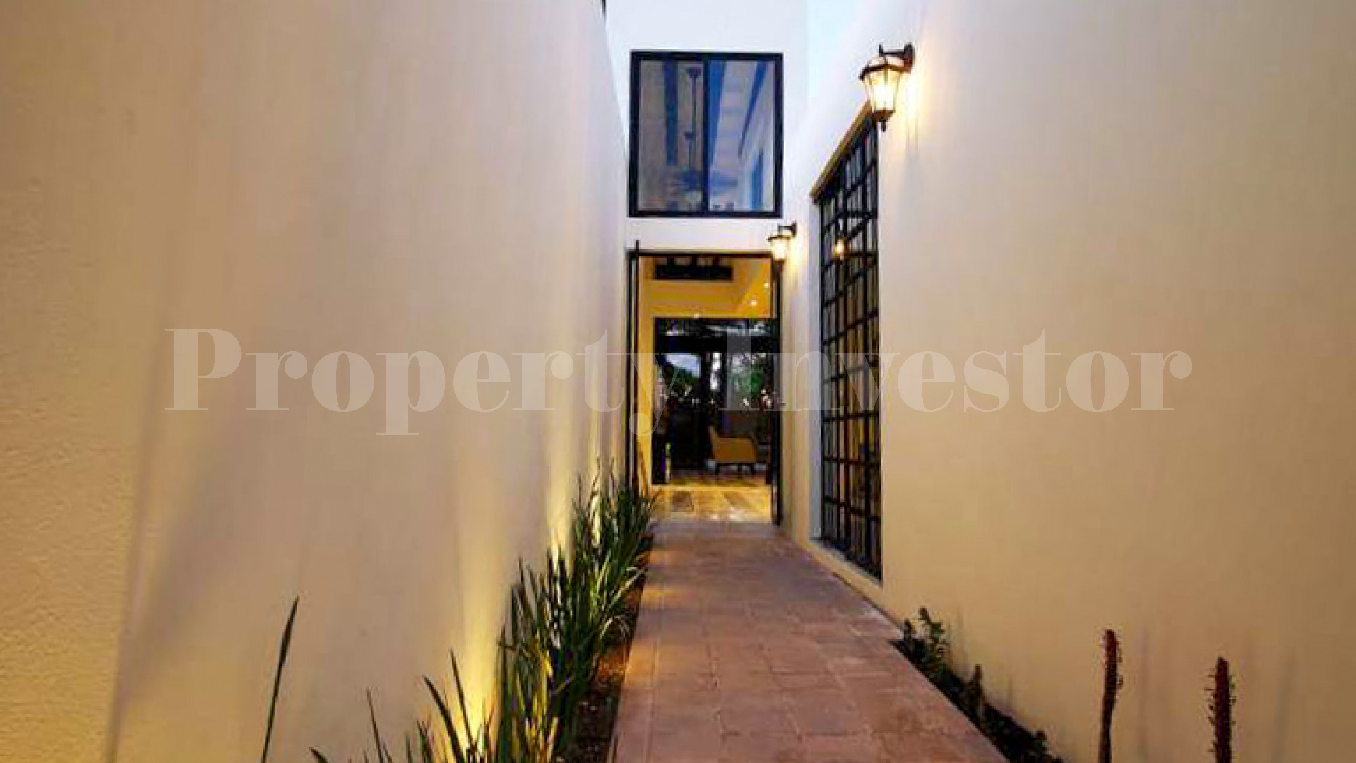 Beautifully Renovated 2 Bedroom Colonial Home for Sale in Merida