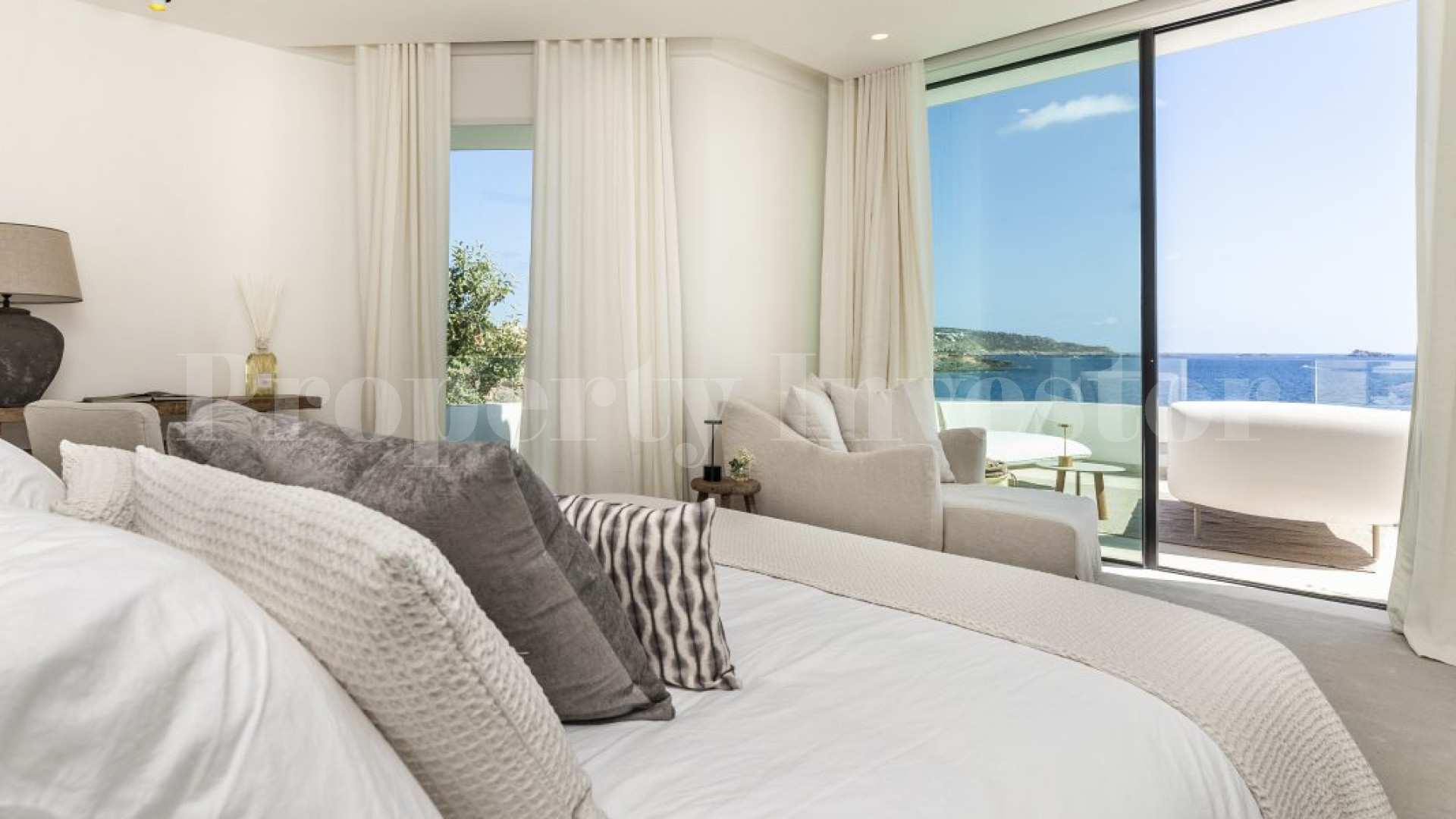 Изумительная вилла на берегу моря с 4 спальнями в Нова Санта Понса