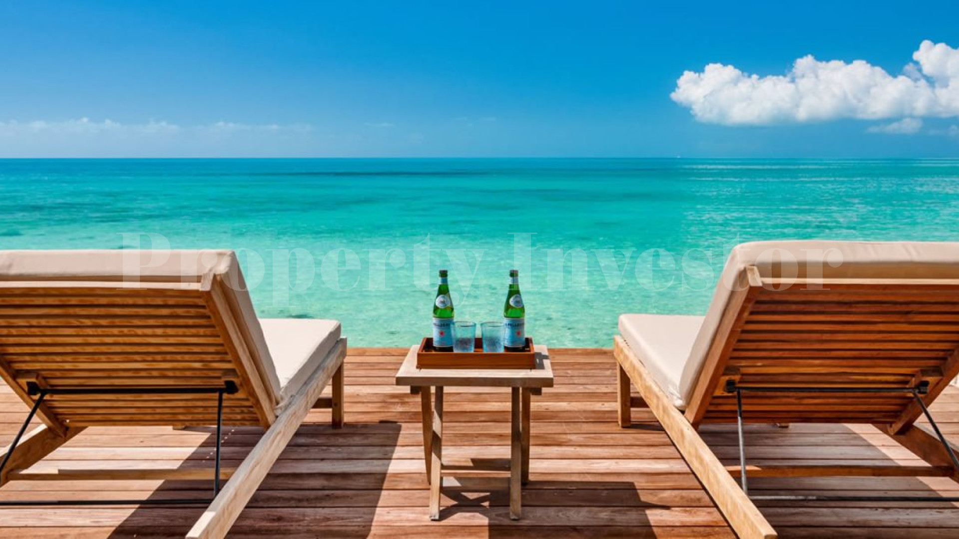 Потрясающая вилла на 4 спальни в карибском стиле на пляже в Теркс и Кайкос