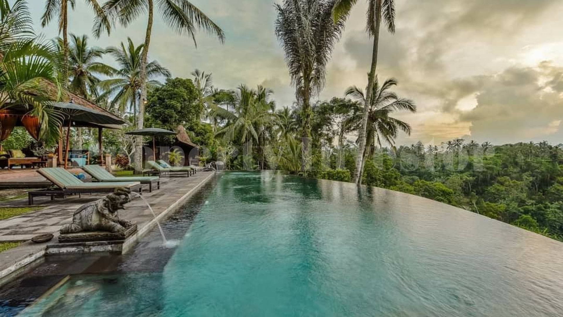 Традиционный дом на 4 спальни утопающий в зелени с видом на джунгли и долины на севере Убуда, Бали