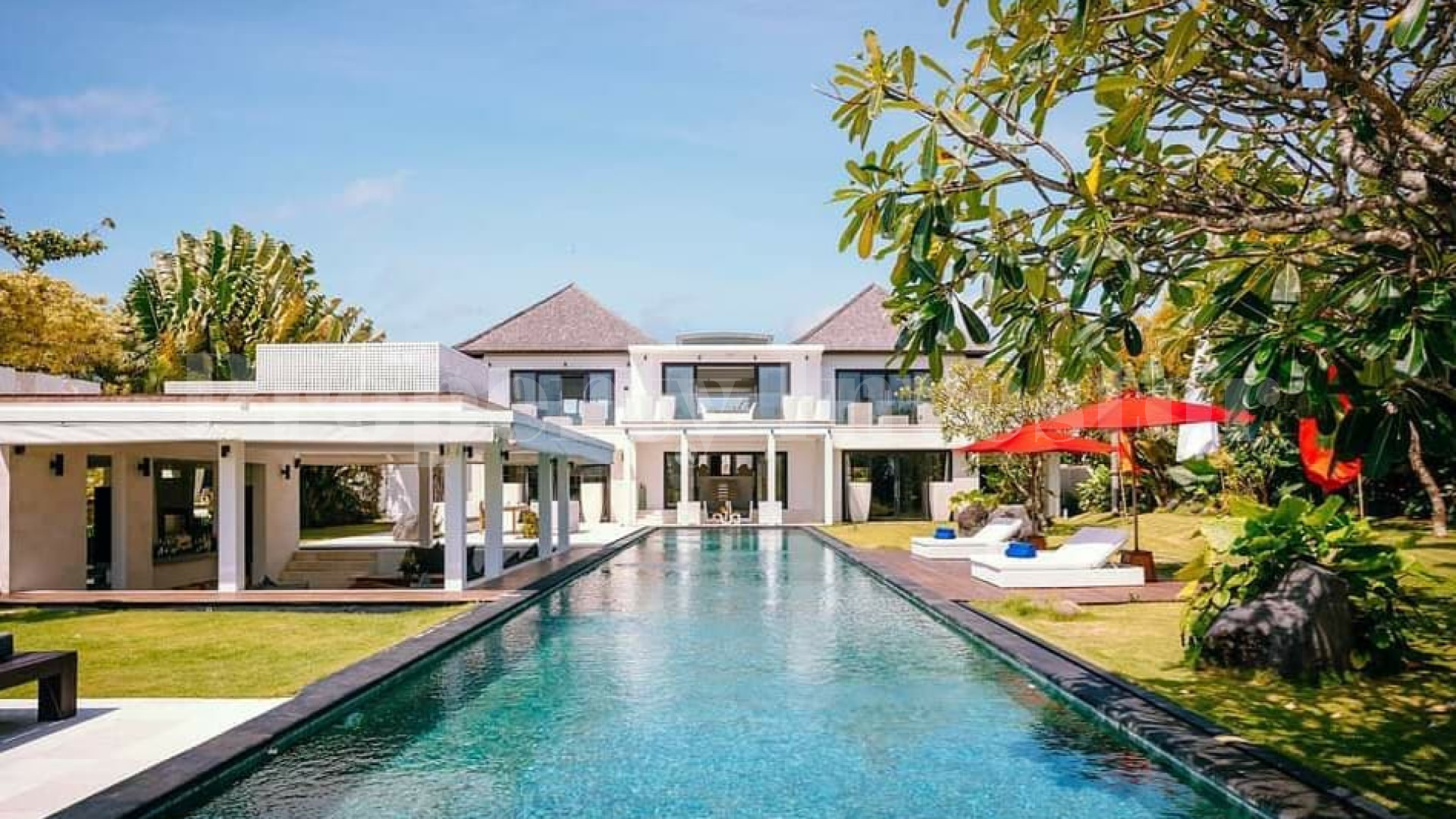 Впечатляющая современная роскошная вилла на 5 спален в Чемаге, Бали