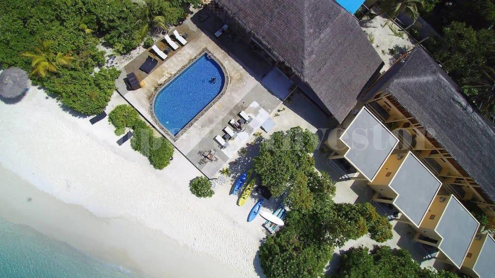 Функционирующий отель на 42 номера с планом расширения на 2 гектарах со строительством 50 вилл на Мальдивах
