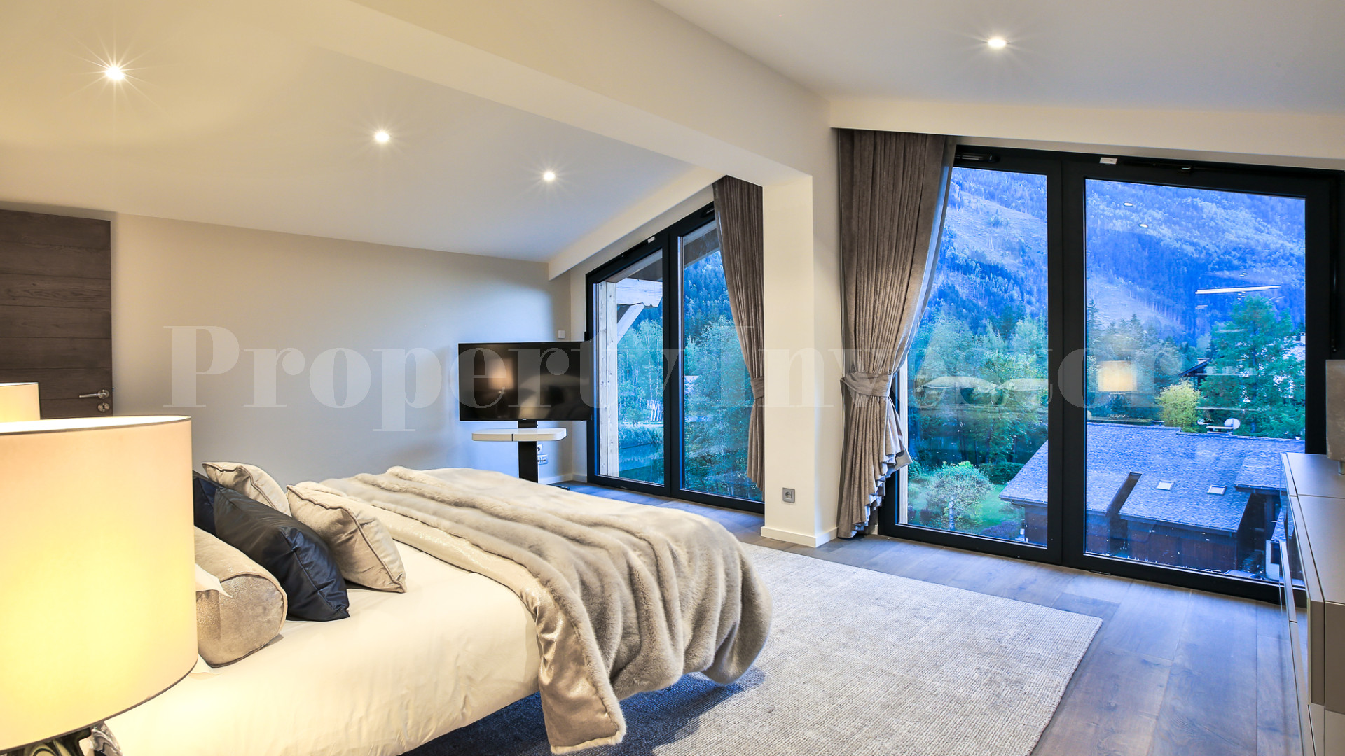Просторный роскошный пентхаус на 4 спальни с видом на горы и на озеро в Шамони-Монблан, Франция