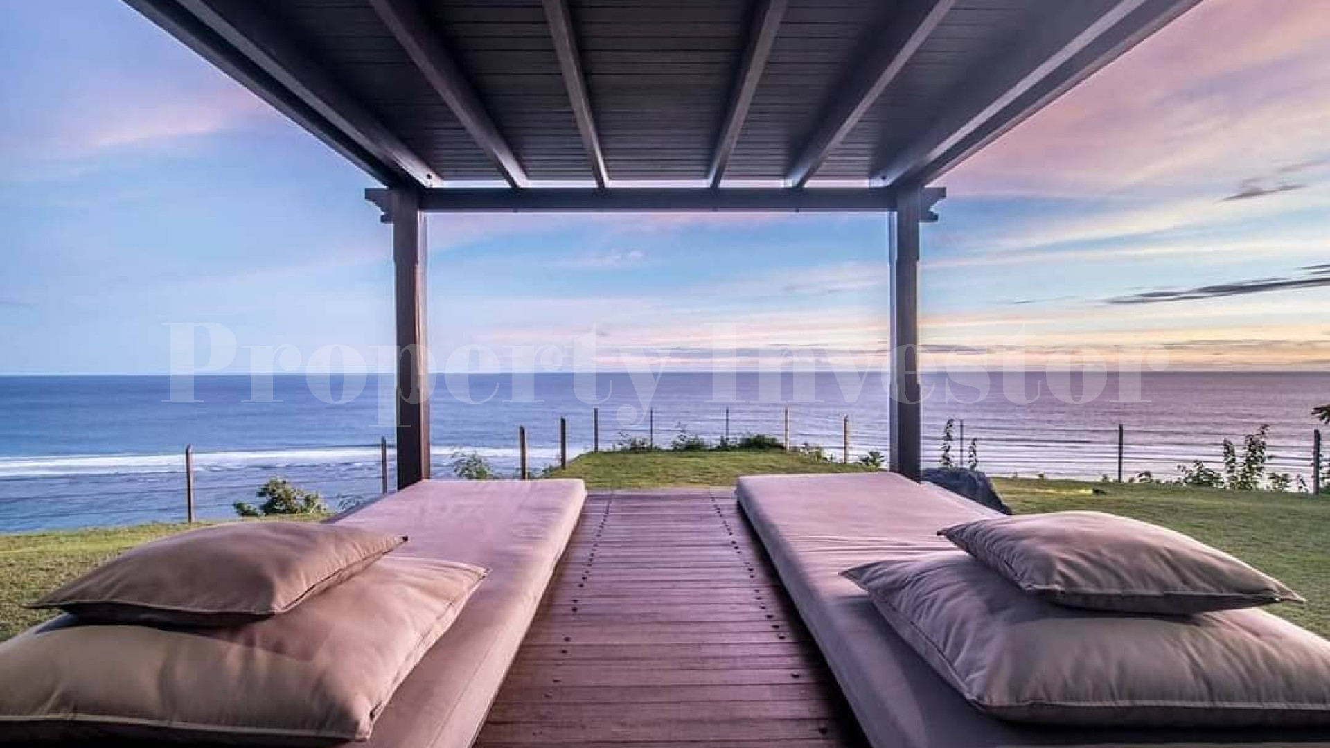 Превосходная роскошная вилла на 3 спальни на утёсе с видом на океан с прямым выходом к пляжу в Улувату, Бали