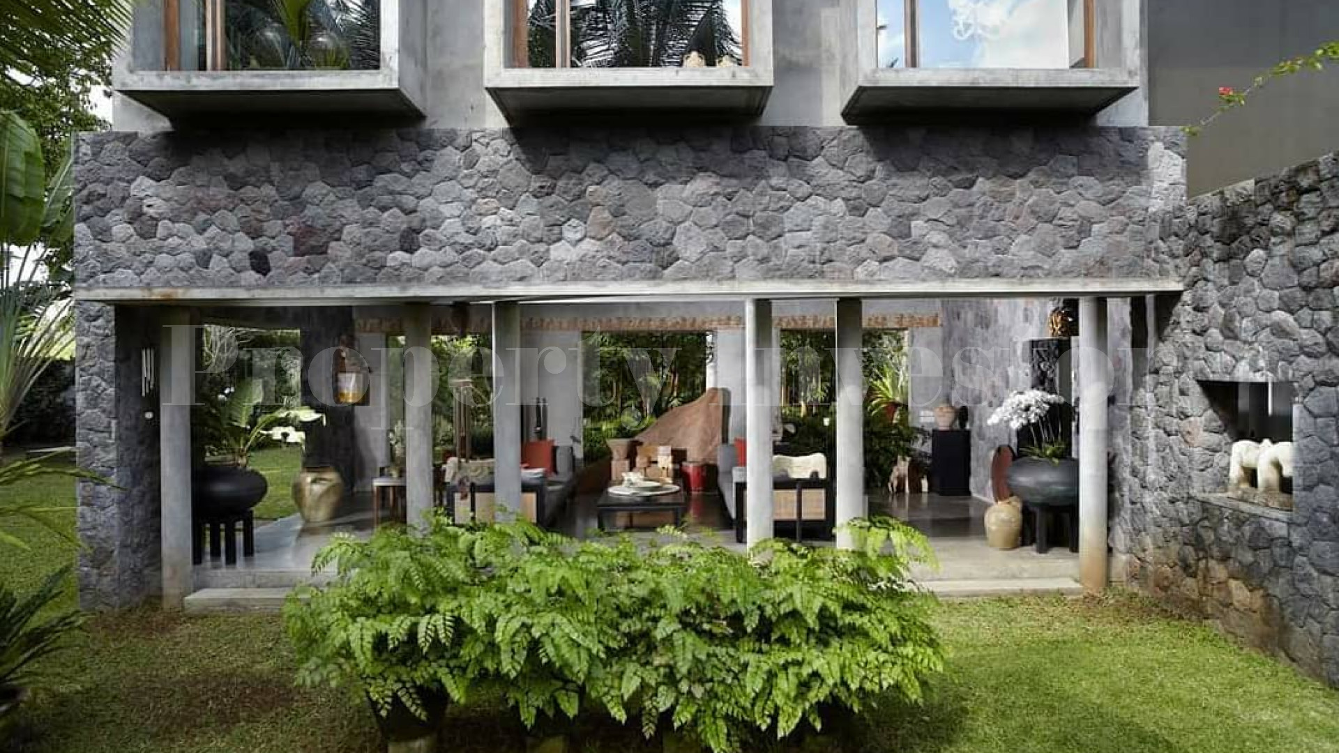 Уникальный дизайнерский дом на берегу реки с 2 спальнями с видом на джунгли на юге Убуда, Бали