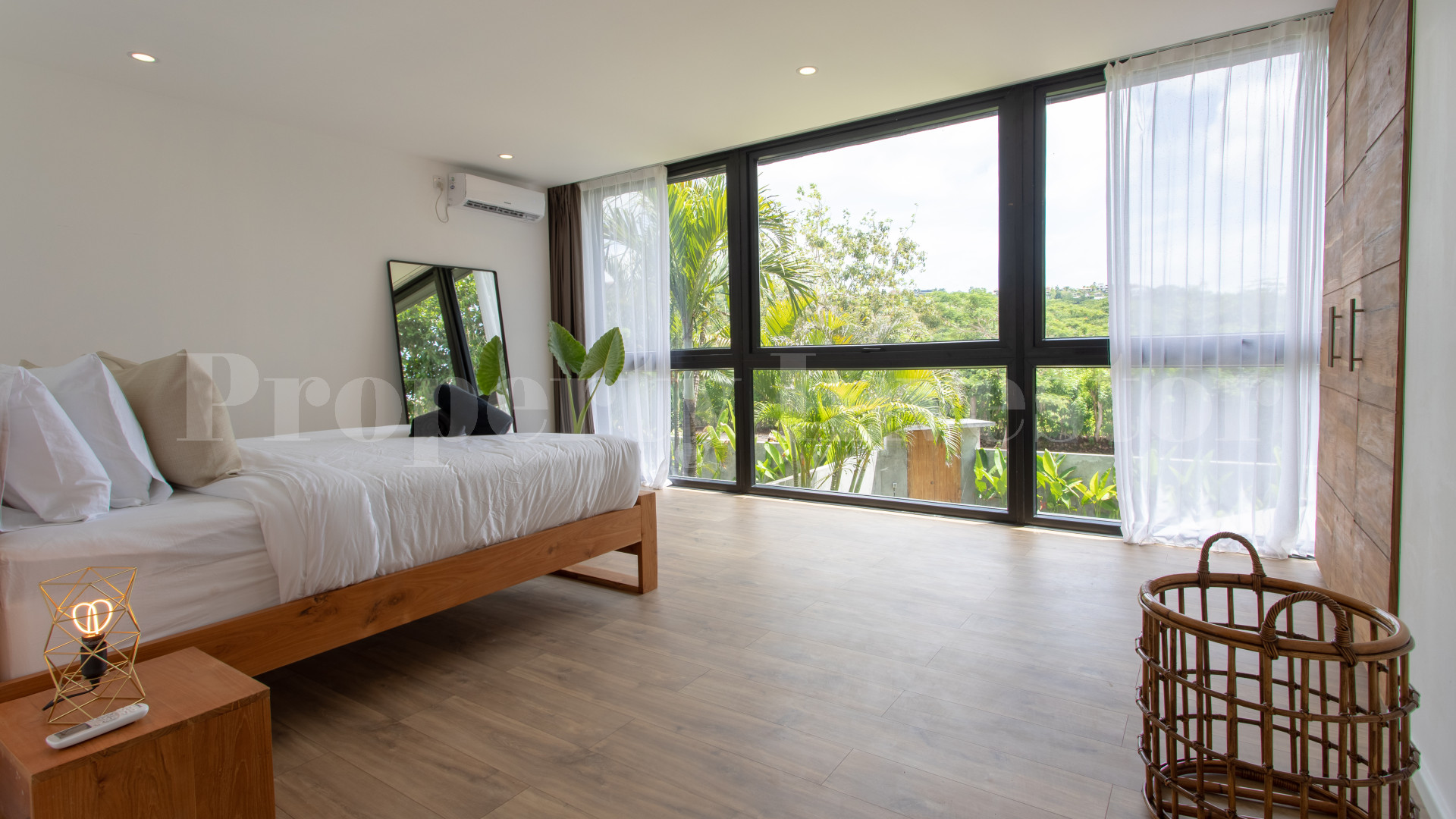 Новая дизайнерская вилла с 2 спальнями в индустриальном стиле на Бали