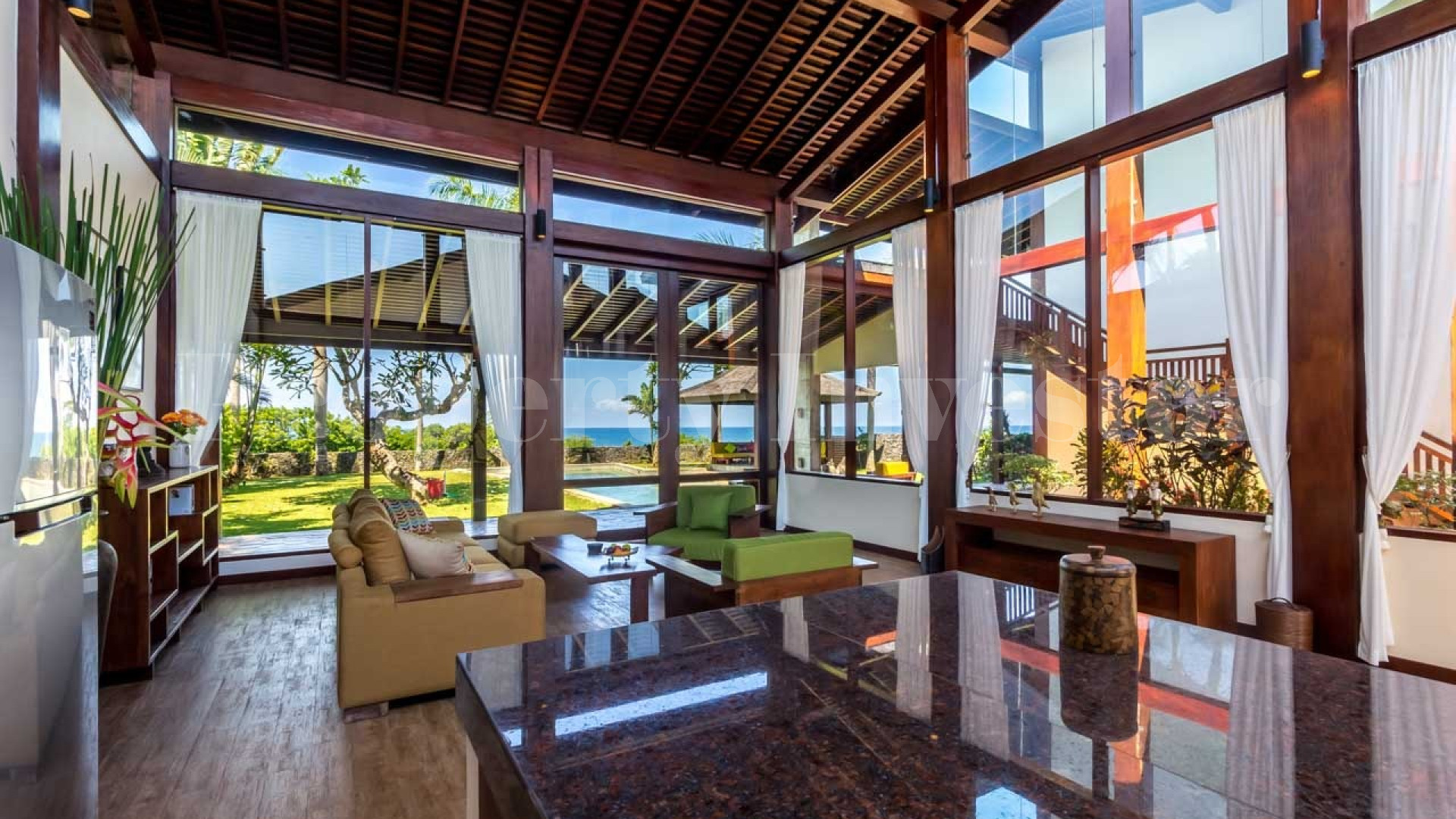 Невероятные роскошные 2 виллы на 4 спальни с видом на океан в Табанане, Бали