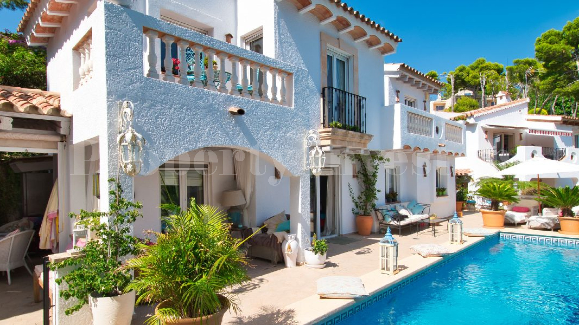 Средиземноморская вилла с 6 спальнями и гостевым домом в шаговой  доступности от порта | Property Investor