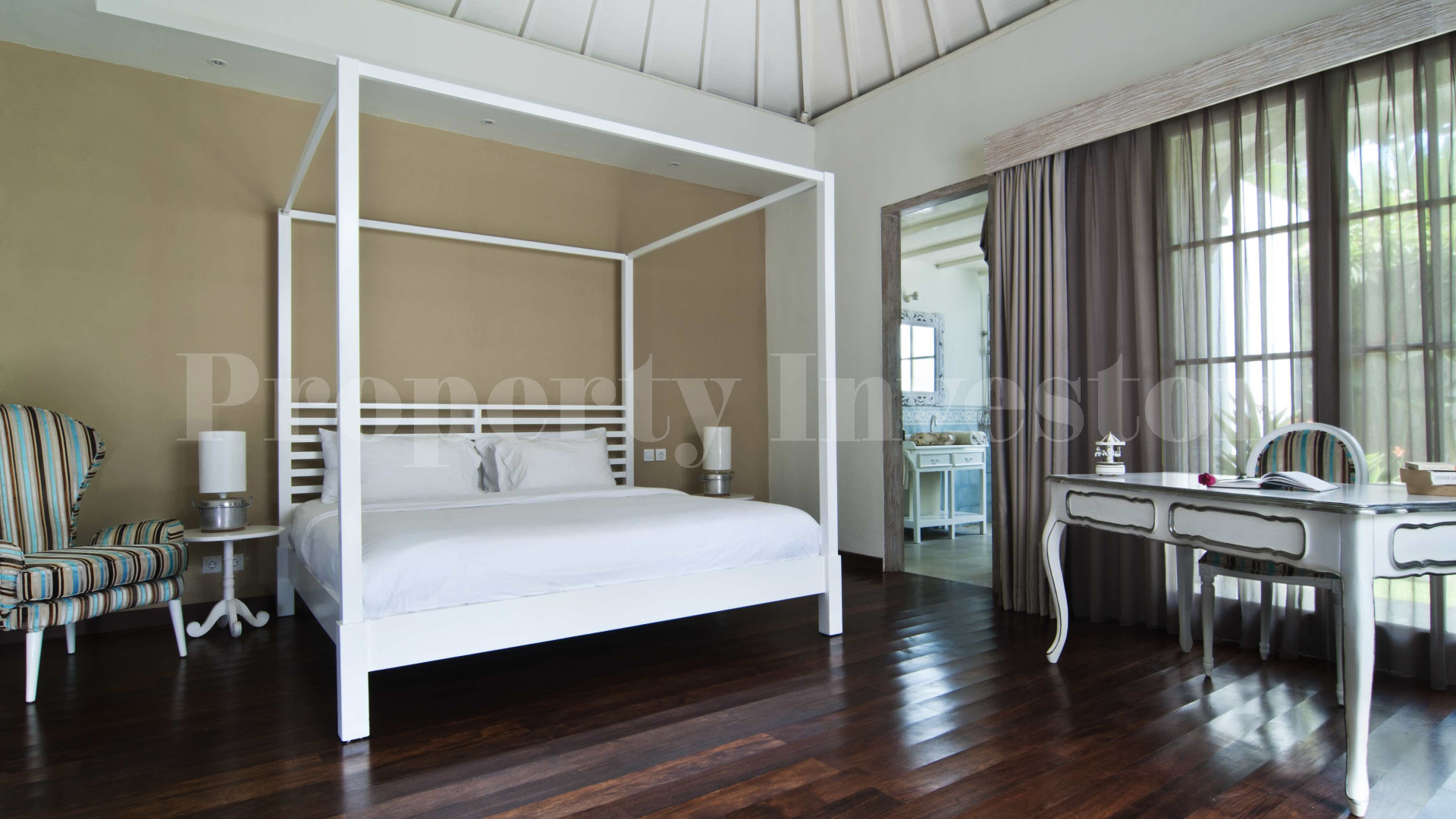 Элегантная вилла на 3 спальни в колониальном стиле на Бату Белиг Семиньяк, Бали