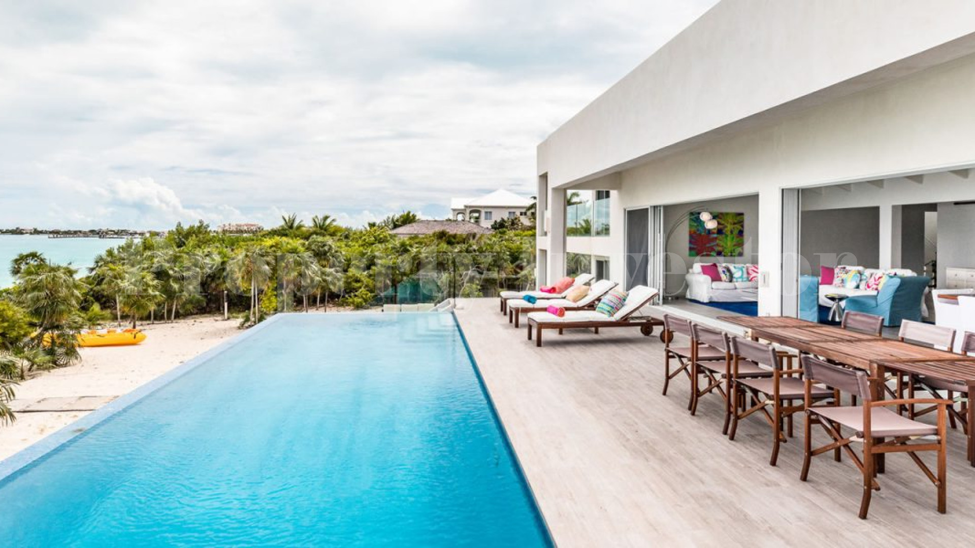 Wonderful 6 Bedroom Modern Luxury Beachfront Villa for Sale in Turks & Caicos