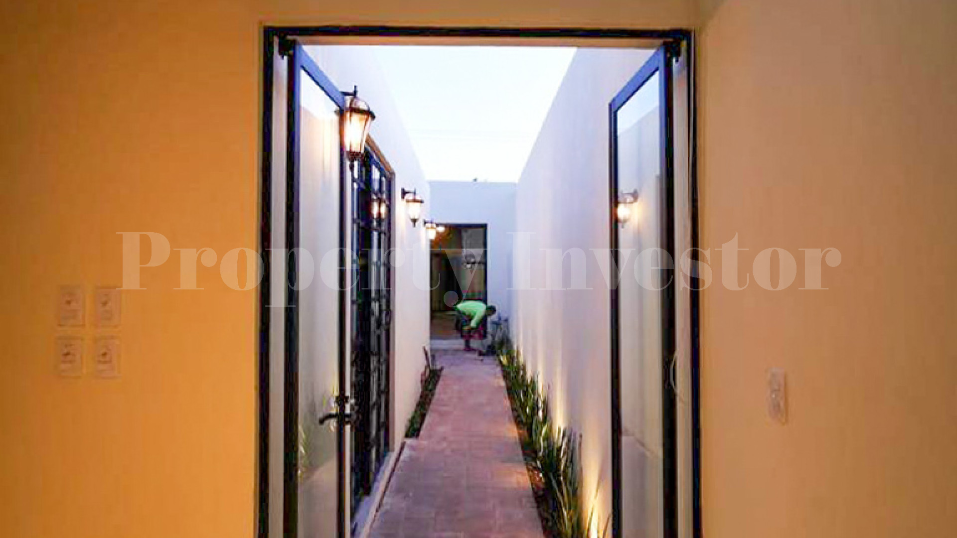 Beautifully Renovated 2 Bedroom Colonial Home for Sale in Merida