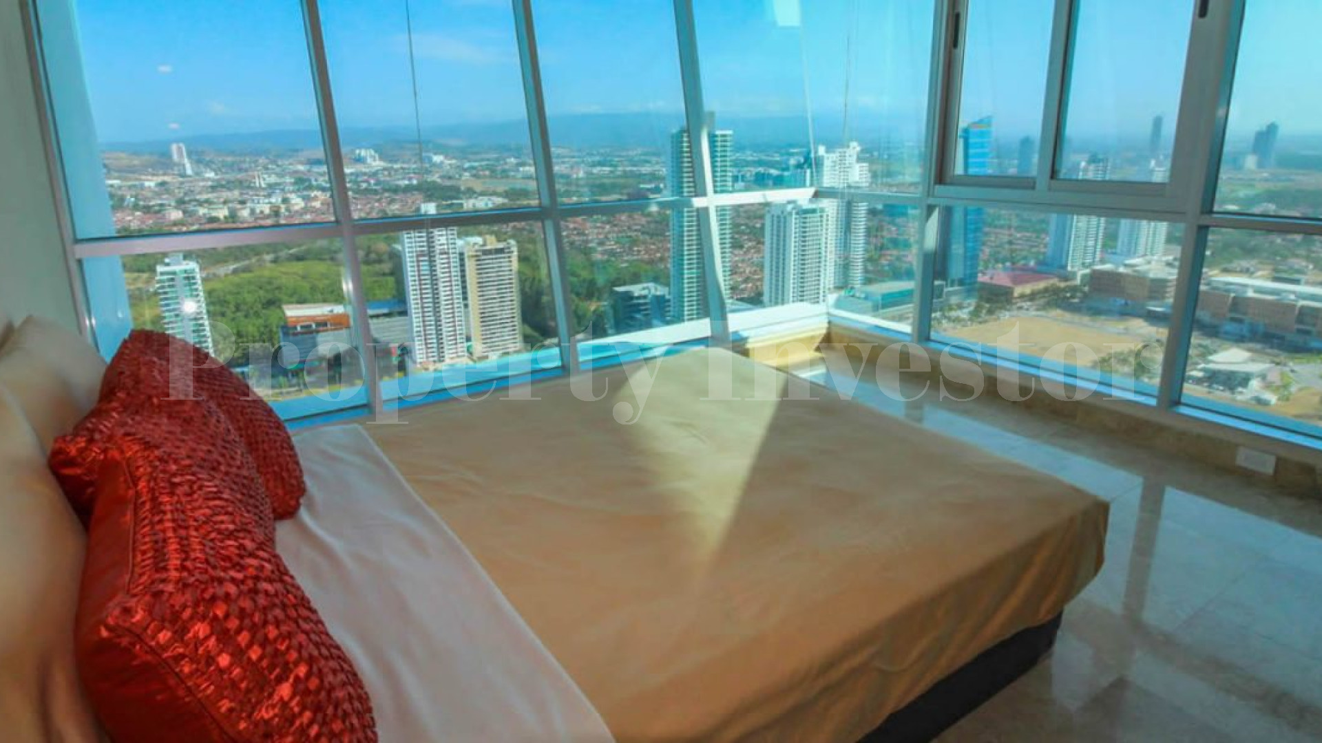 Впечатляющий 3-х уровневый пентхаус на 4 спальни с видом на океан с бассейном и террасой на крышк в Панама Сити, Панама