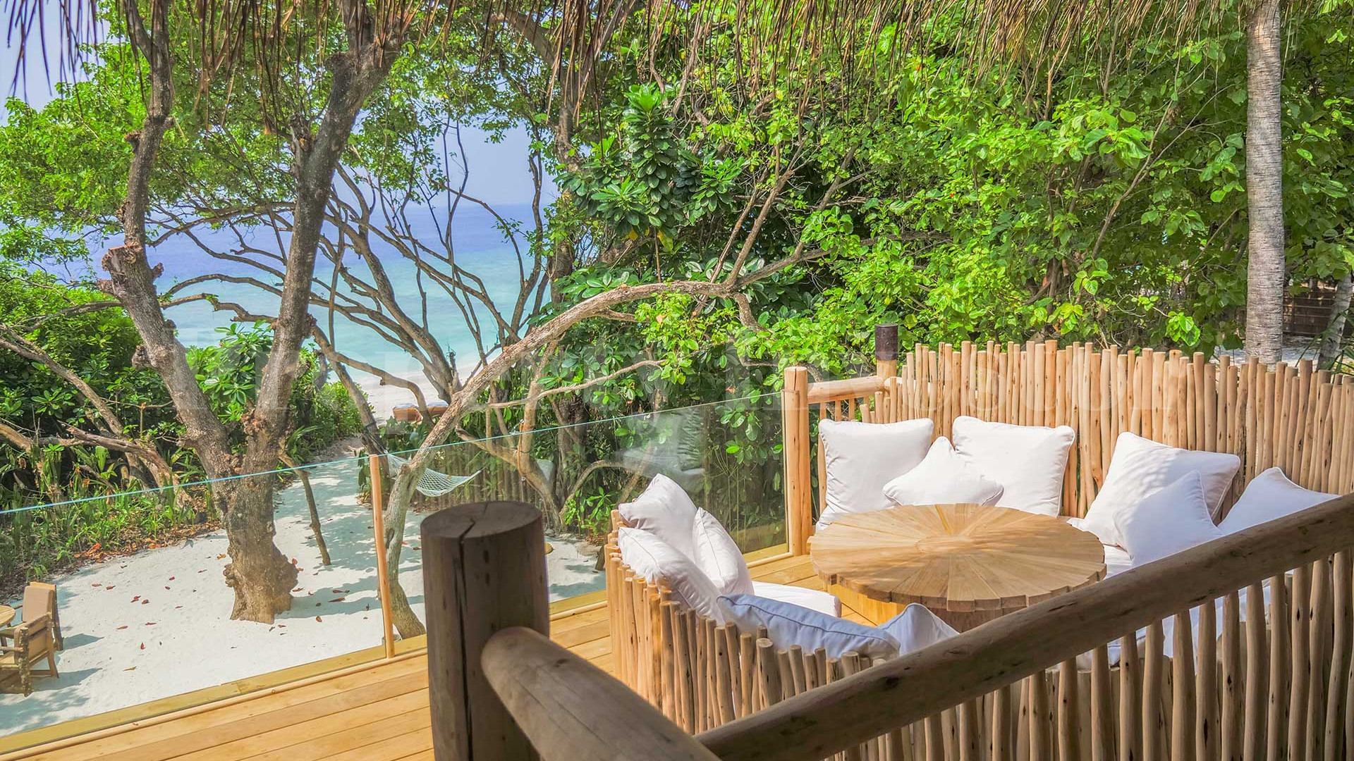 Неповторимая роскошная вилла с 2 спальнями и бассейном при эко-отеле на Мальдивах