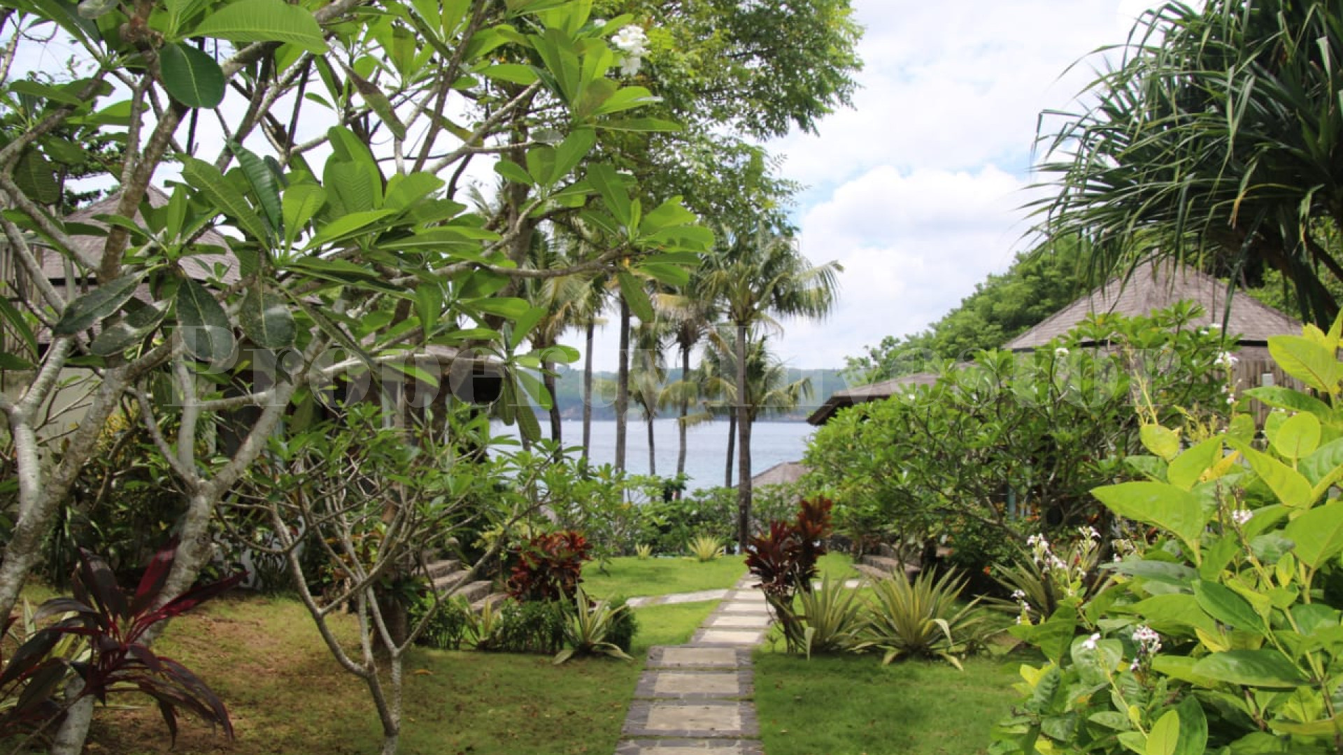 Impressive 4* Star 7 Villa Sustainable Beachfront Eco Resort on Nusa Ceningan, Indonesia