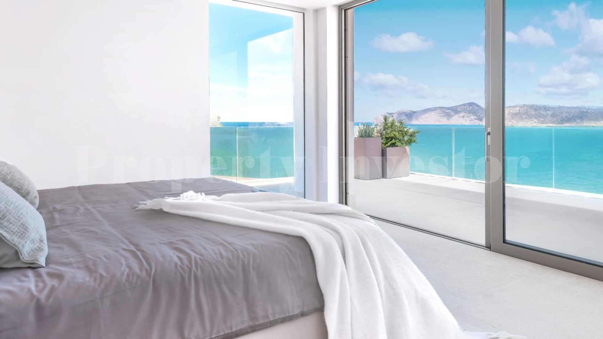 5 Bedroom First Line Sea View Villa in Nova Santa Ponsa