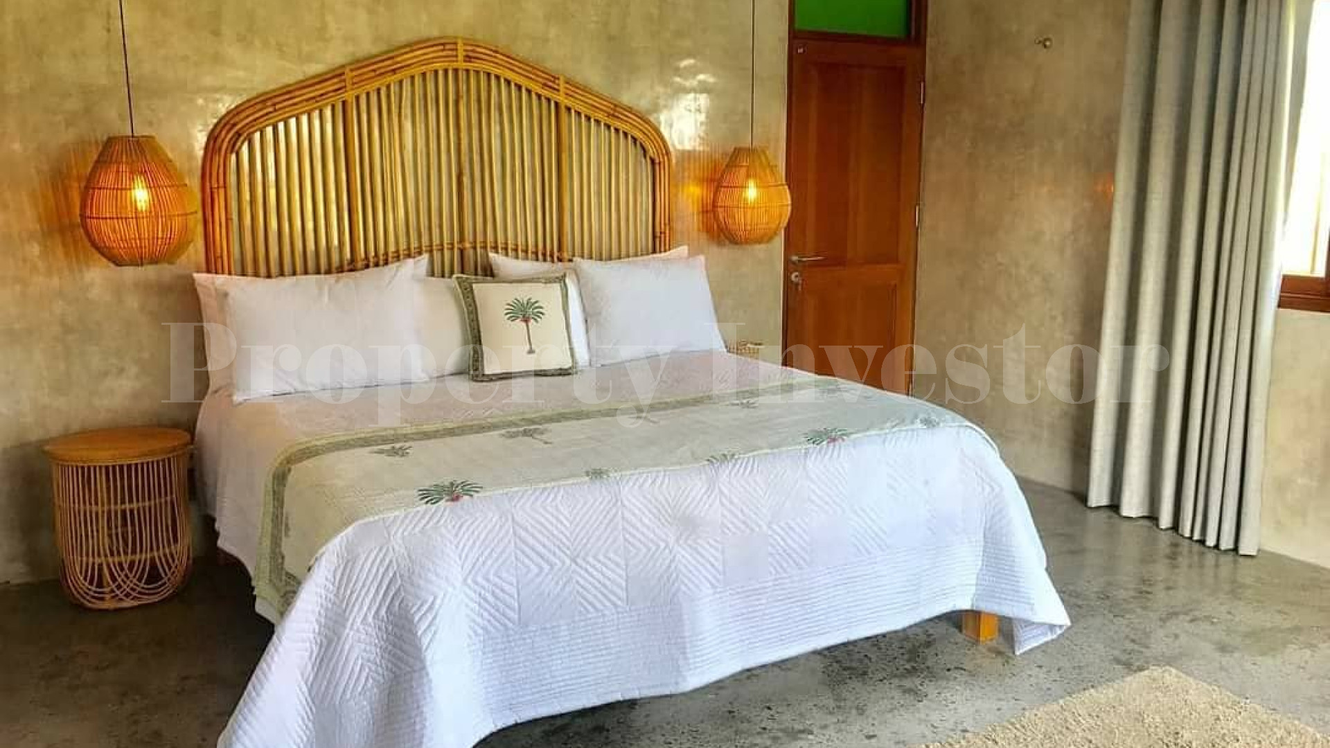 Комфортабельная современная вилла на 5 спален на пляже в центре Чангу, Бали