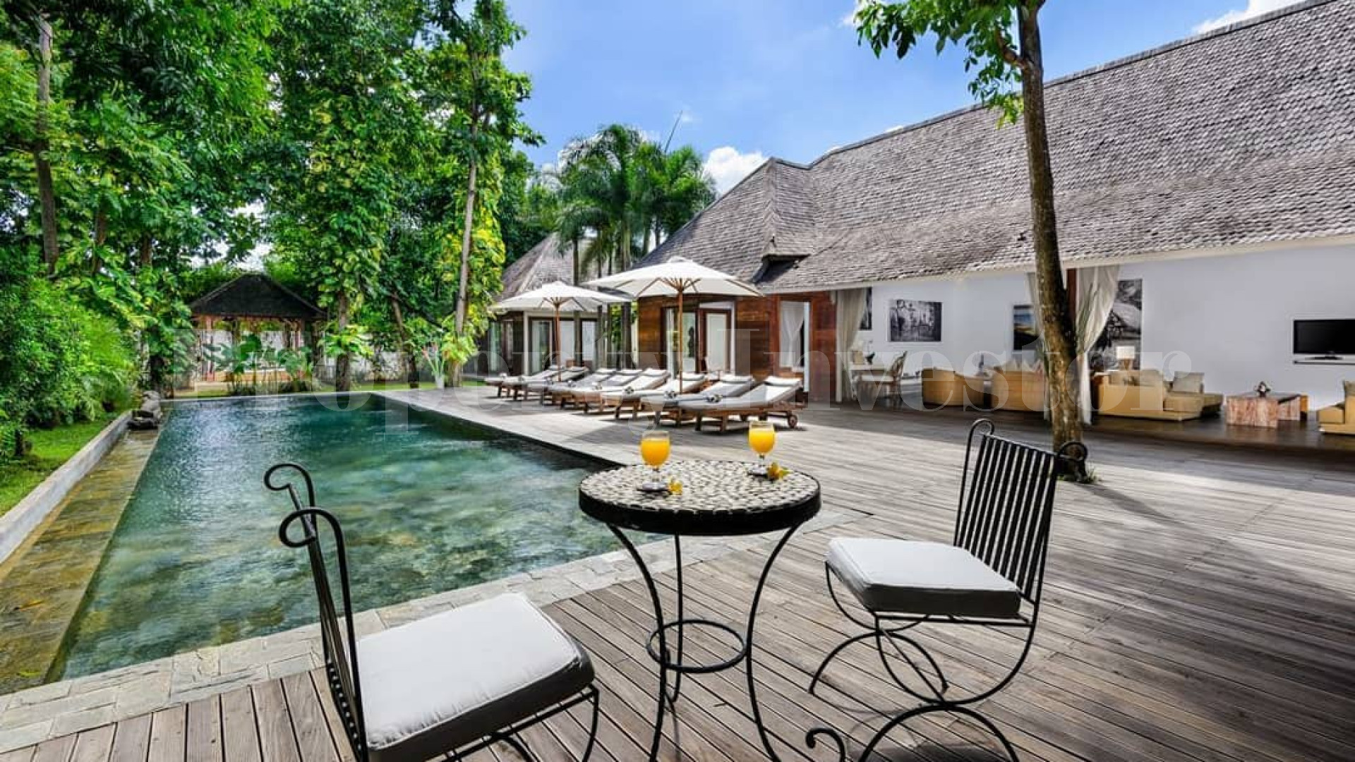 Lavish 4 Bedroom Contemporary Estate for Sale in Upscale Umalas, Bali