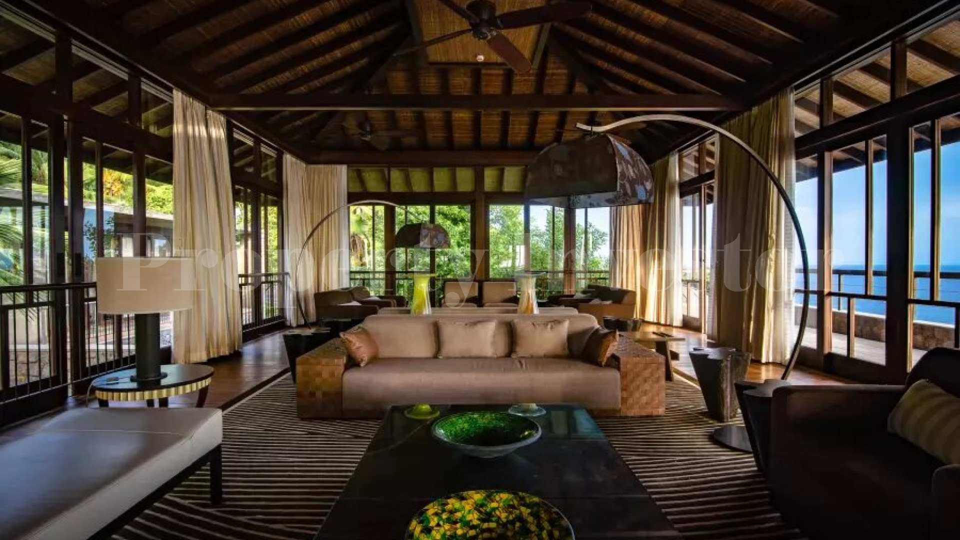 Изумительная роскошная вилла на 7 спален на возвышенности с потрясающим панорамным видом на океан на о.Маэ, Сейшелы