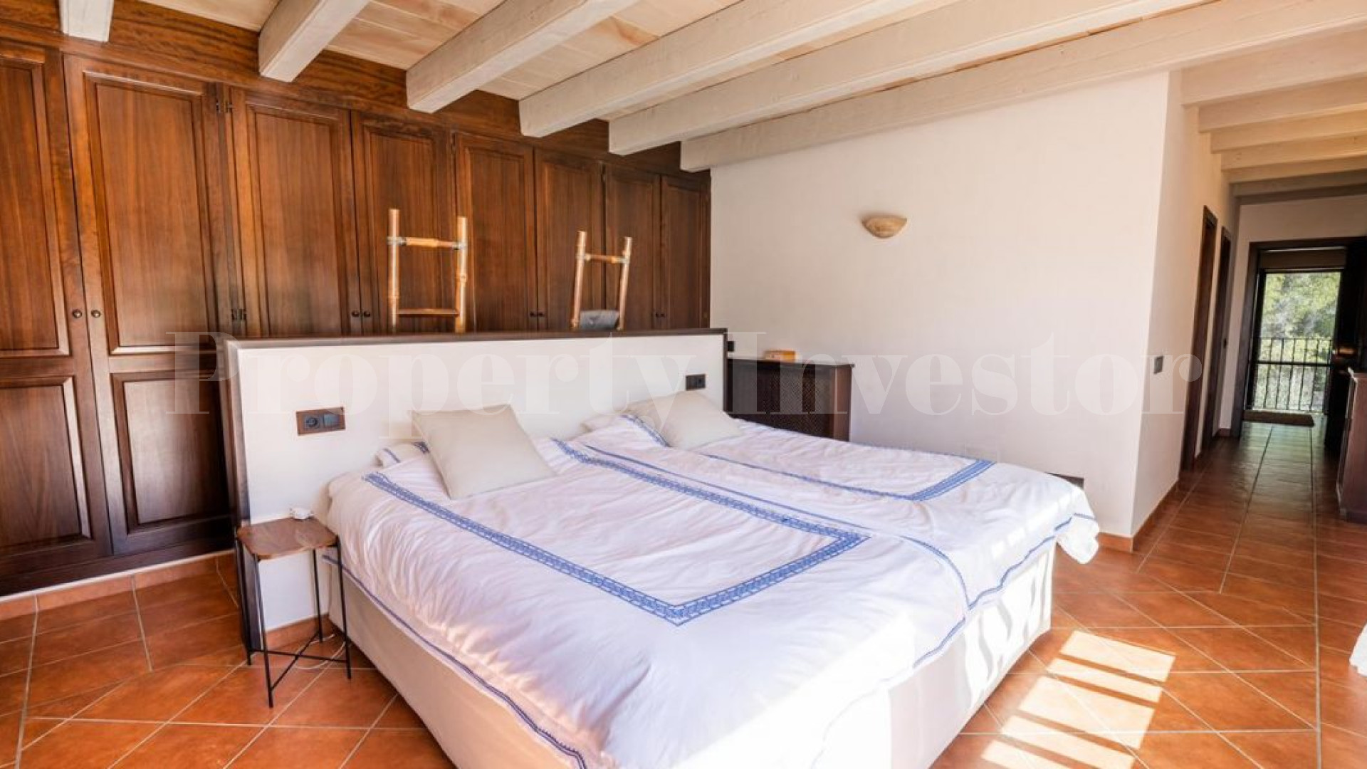 Красивая вилла на 4 спальни в традиционном  средиземноморском стиле в Портальс-Ноус, Майорка