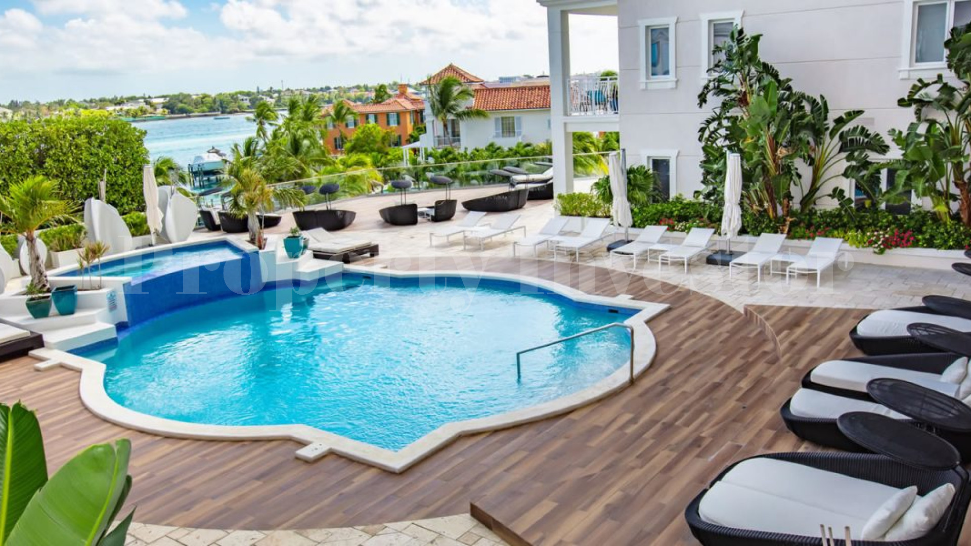 4 Bedroon Luxury Penthouse Condo on Paradise Island