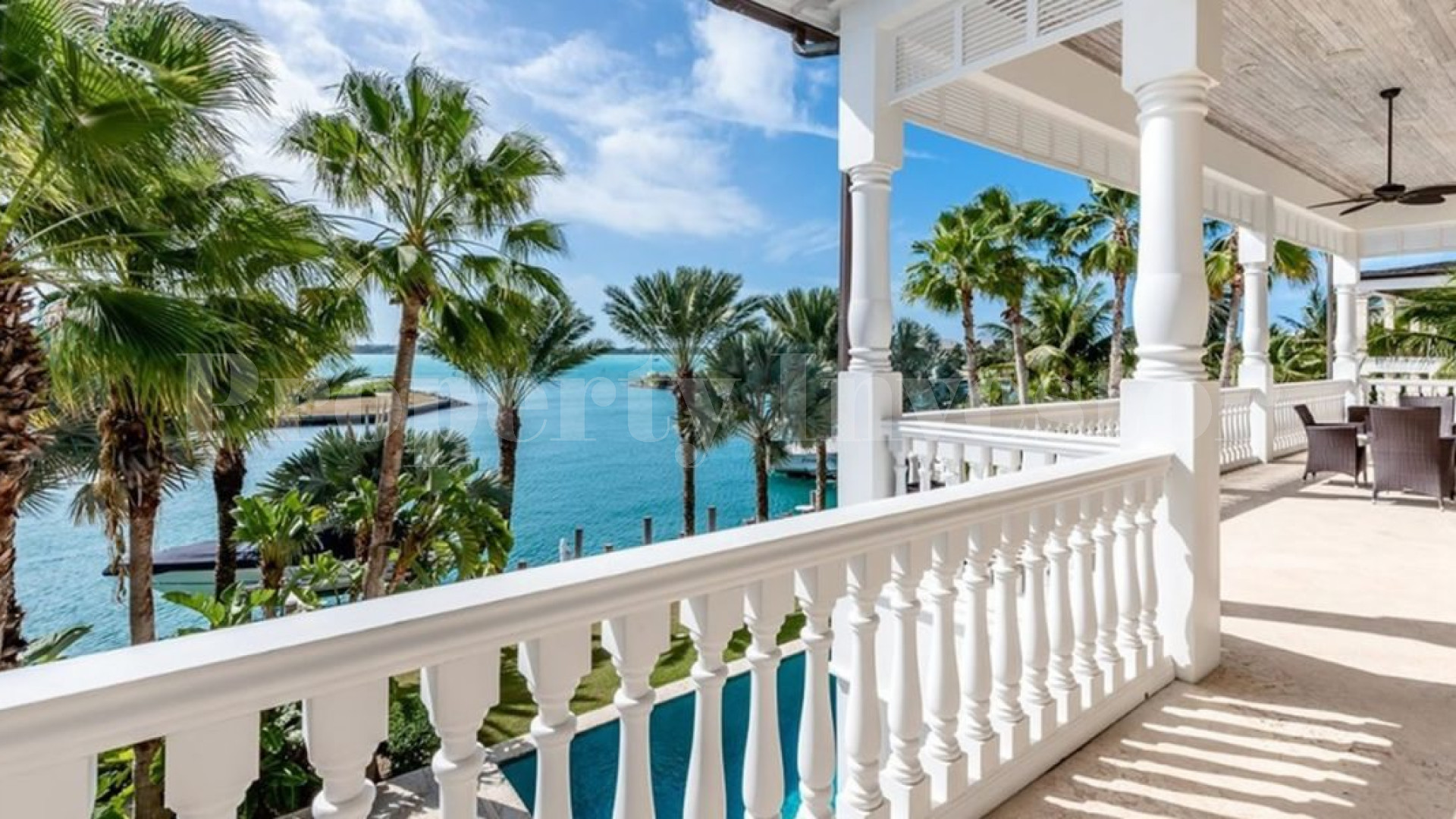 Впечатляющая роскошная вилла с 6 спальнями на берегу океана в престижном закрытом сообществе на острове Парадайз, Багамы