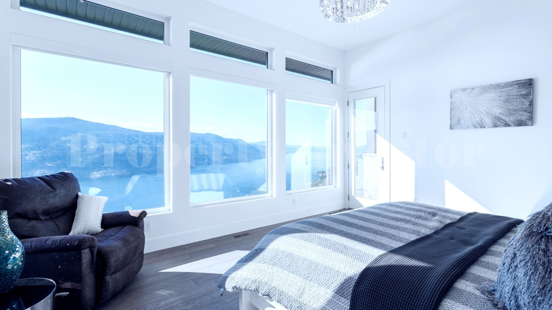 Красивый дом на 4 спальни по индивидуальному заказу с видом на озеро в Келоуна, Британская Колумбия, Канада