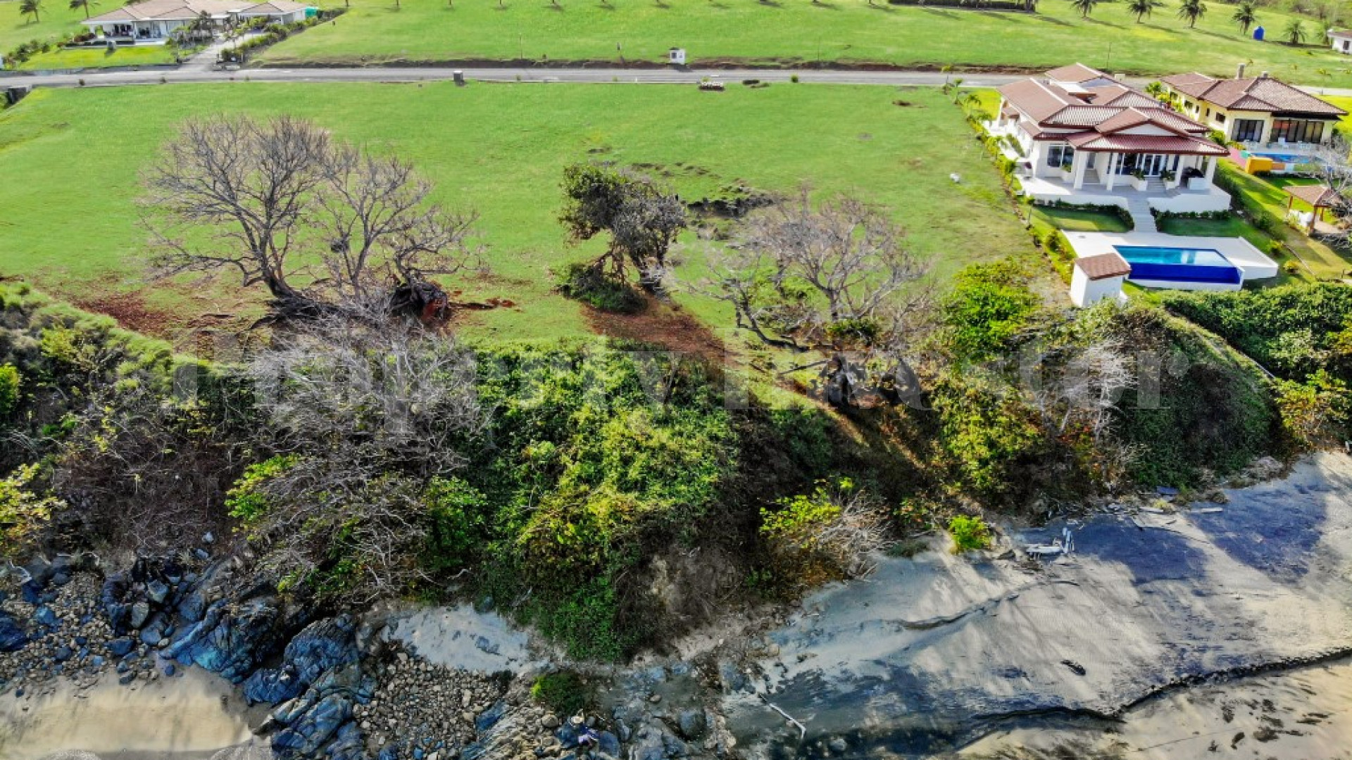 Gorgeous 1,576 m² Beachfront Freehold Lot for Sale in Pedasi, Panama